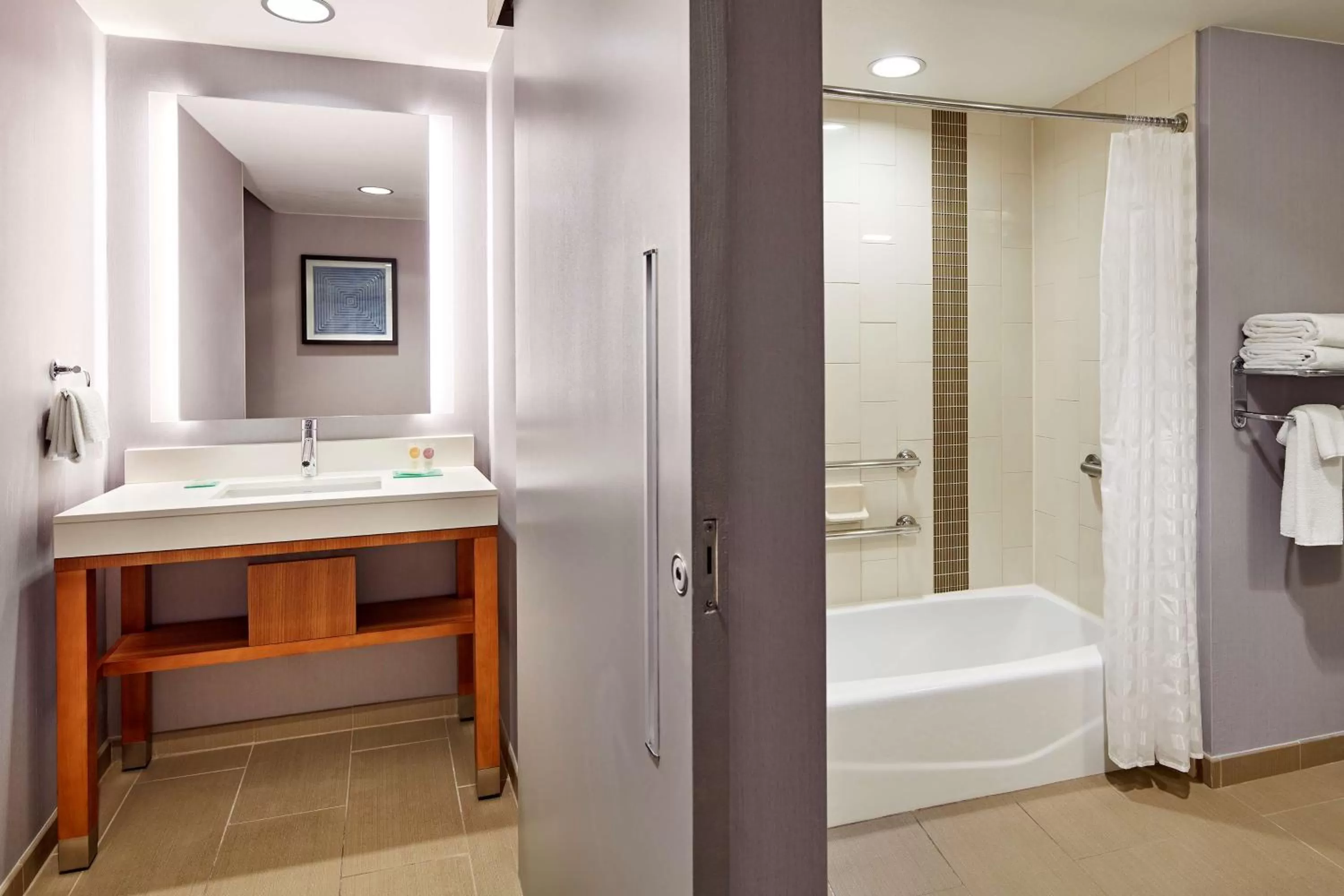 Bathroom in Hyatt Place Los Angeles / LAX / El Segundo