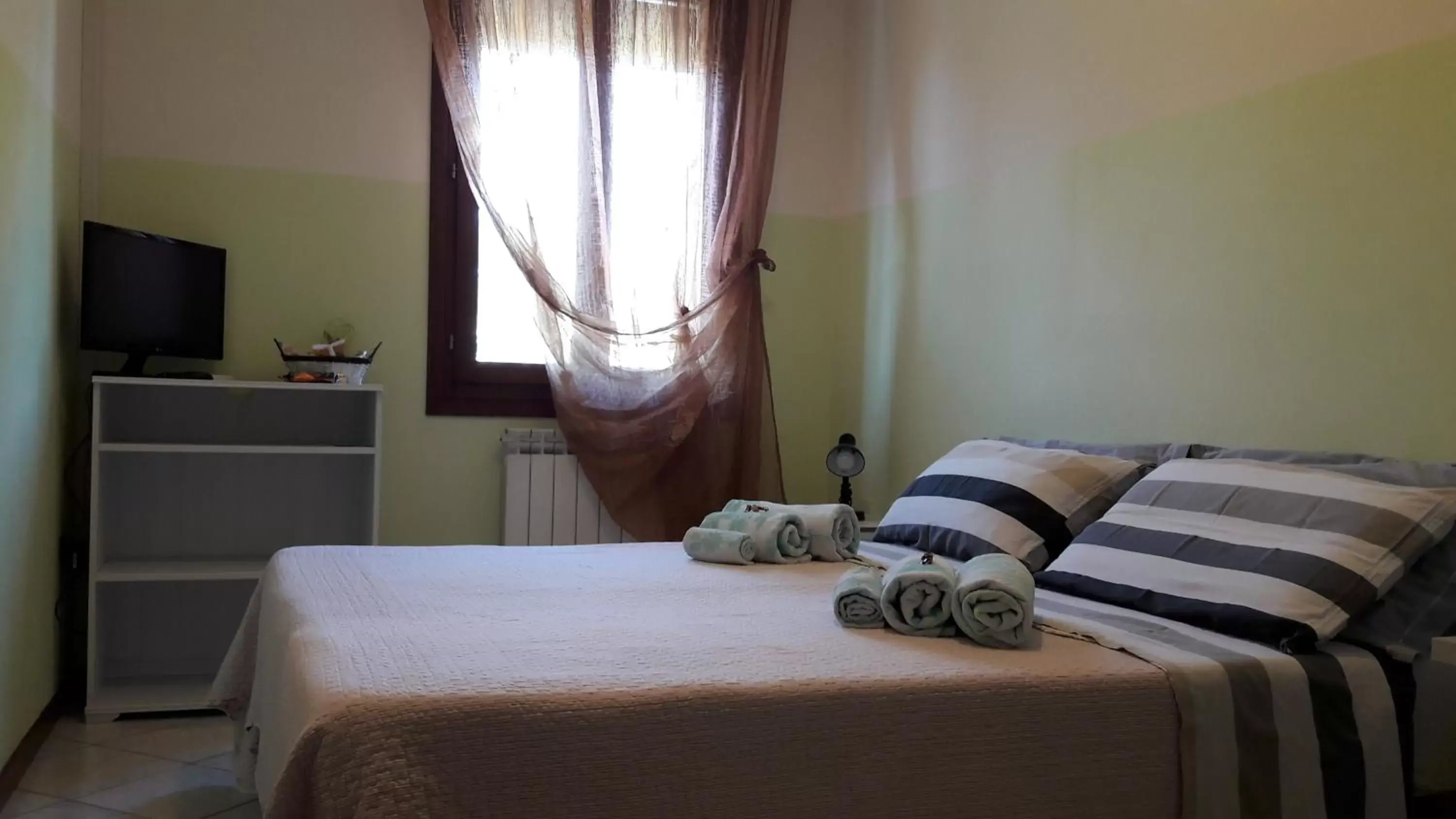 Bed, Room Photo in Adria Bella LT Z00157