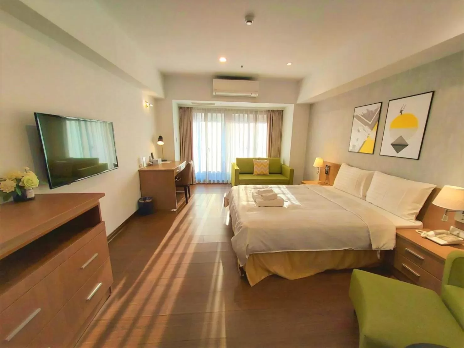 Photo of the whole room, Bed in Sky19 Hotel