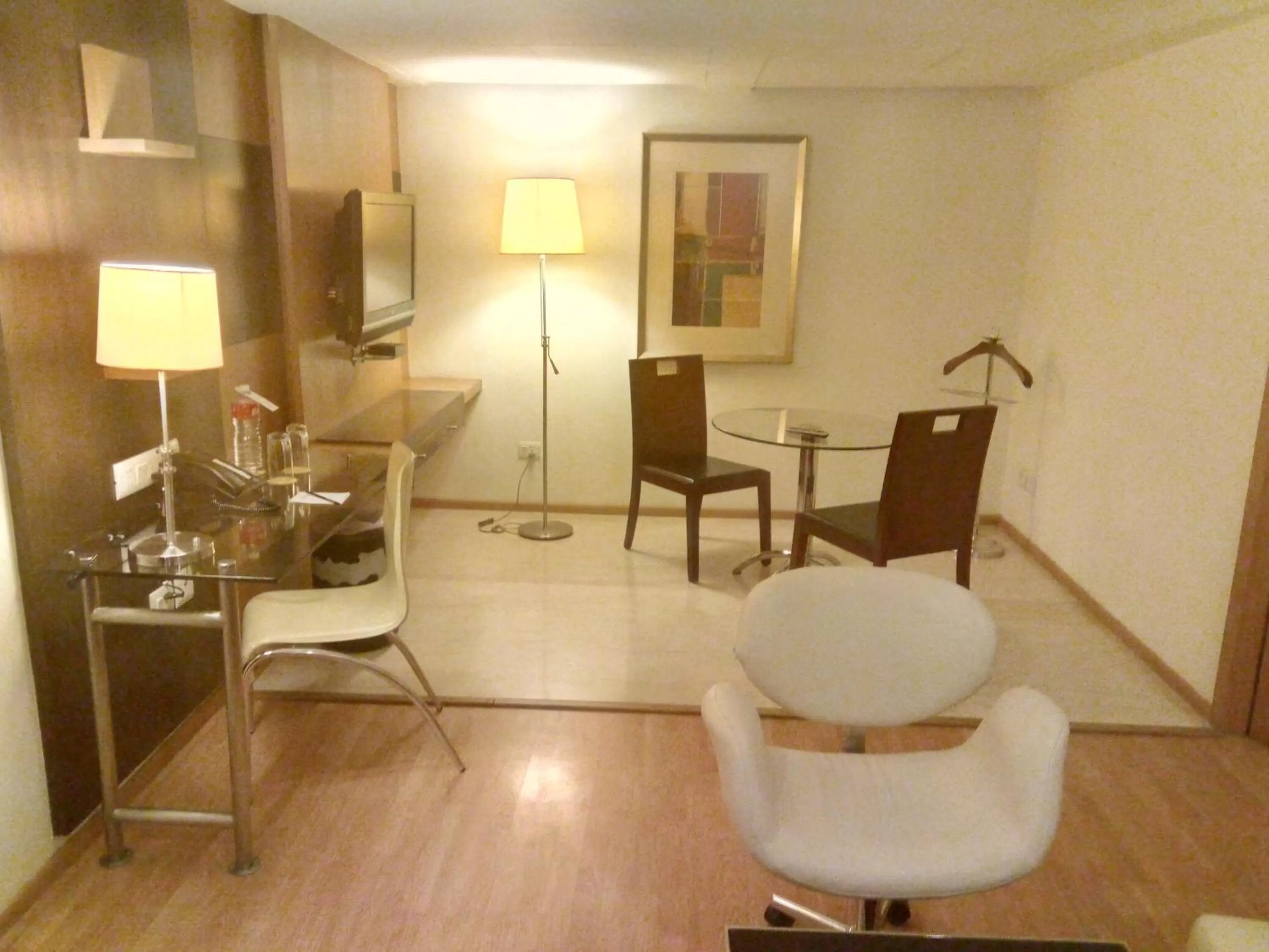 Seating area in Hampshire Plaza