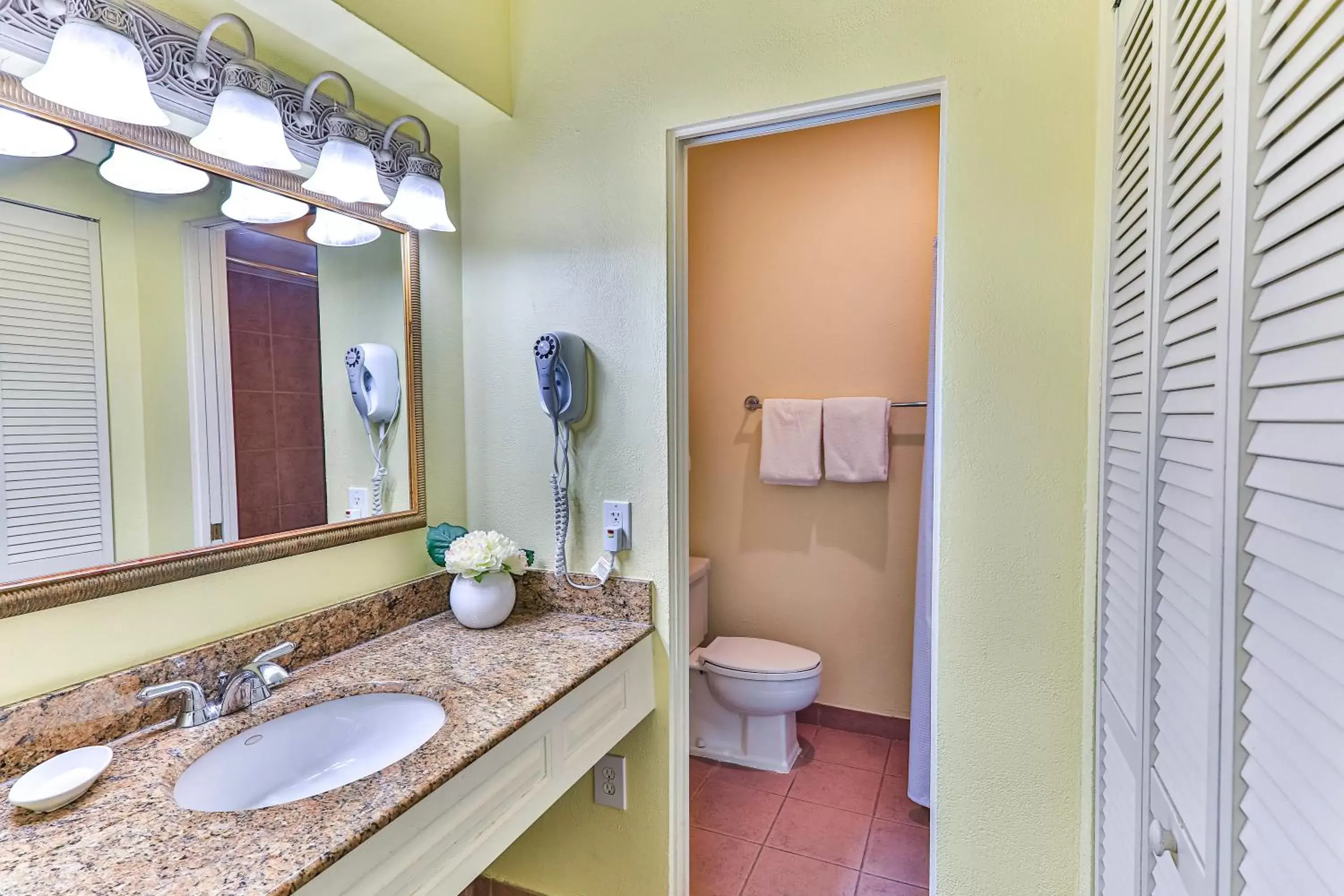 Bathroom in Plantation Resort on Crystal River, Ascend Hotel Collection