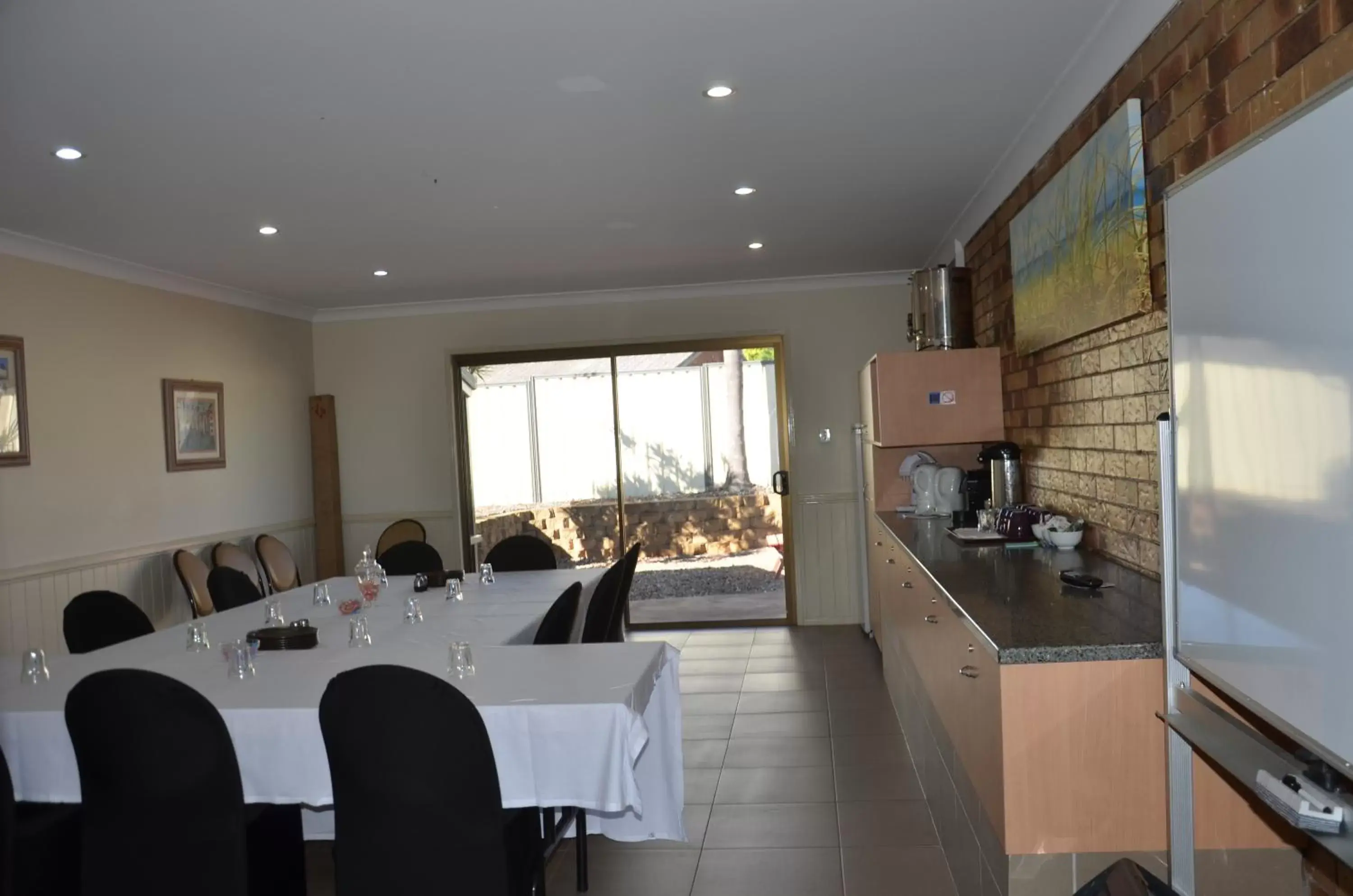 Business facilities, Kitchen/Kitchenette in Sunray Motor Inn