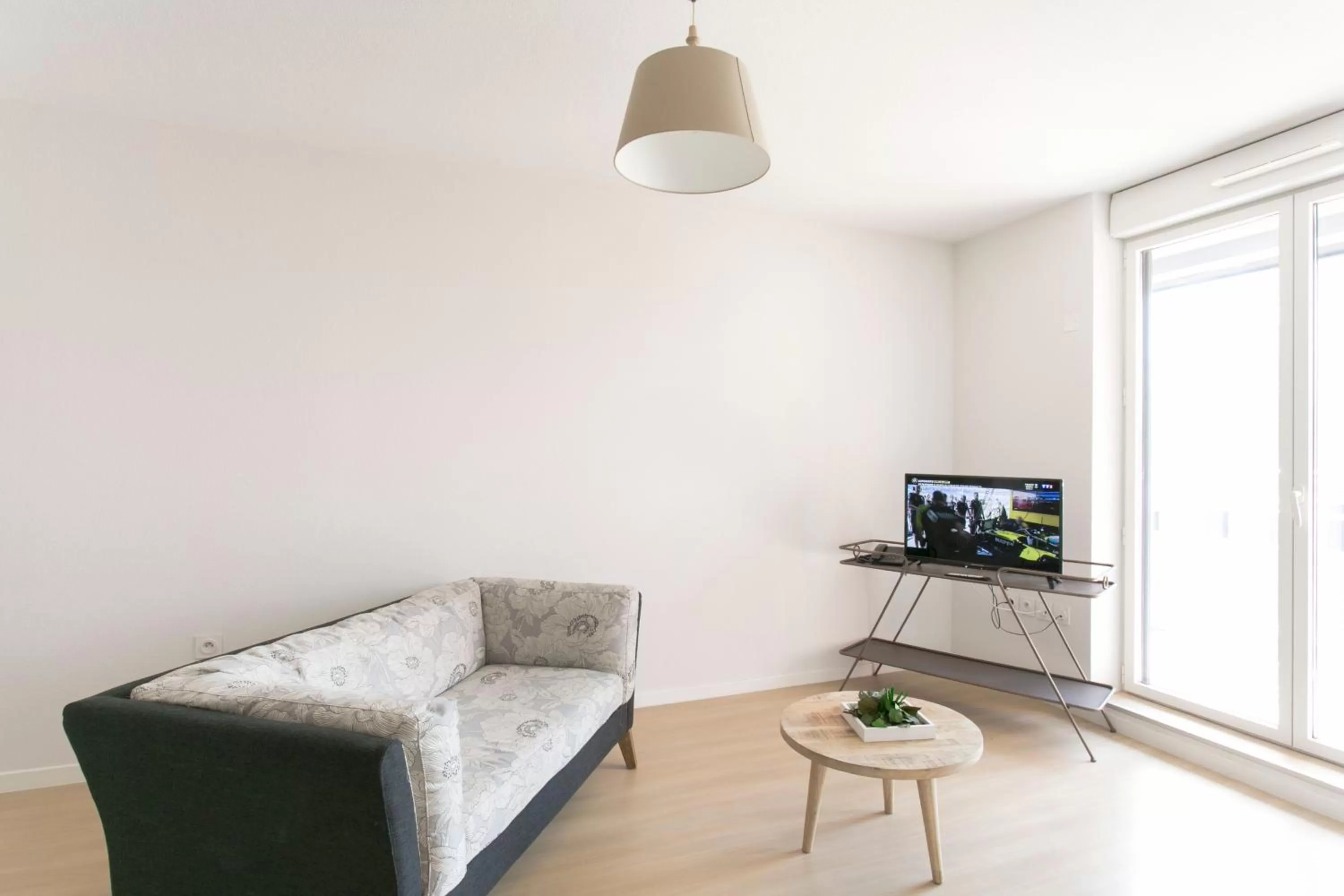 Living room in Zenao Appart'hôtels Troyes