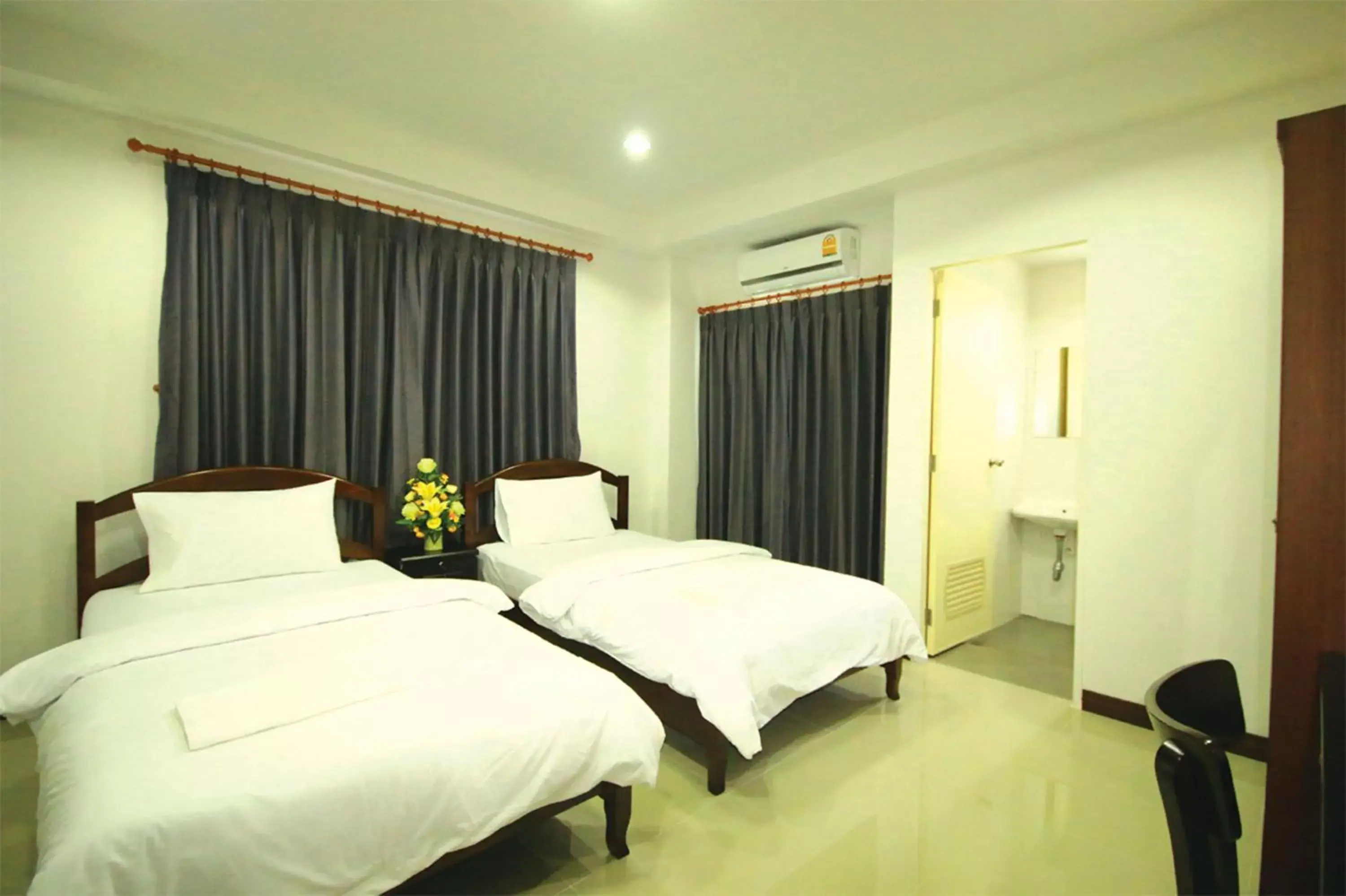 Photo of the whole room, Bed in Baan Samrarn Photo of the whole room, Bed in Baan Samrarn