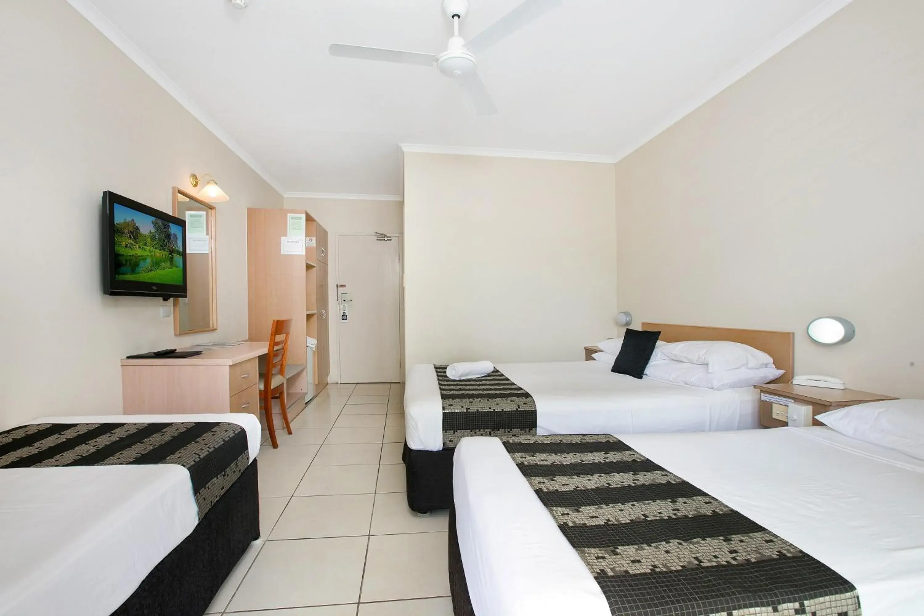 Photo of the whole room in Cairns City Sheridan Motel