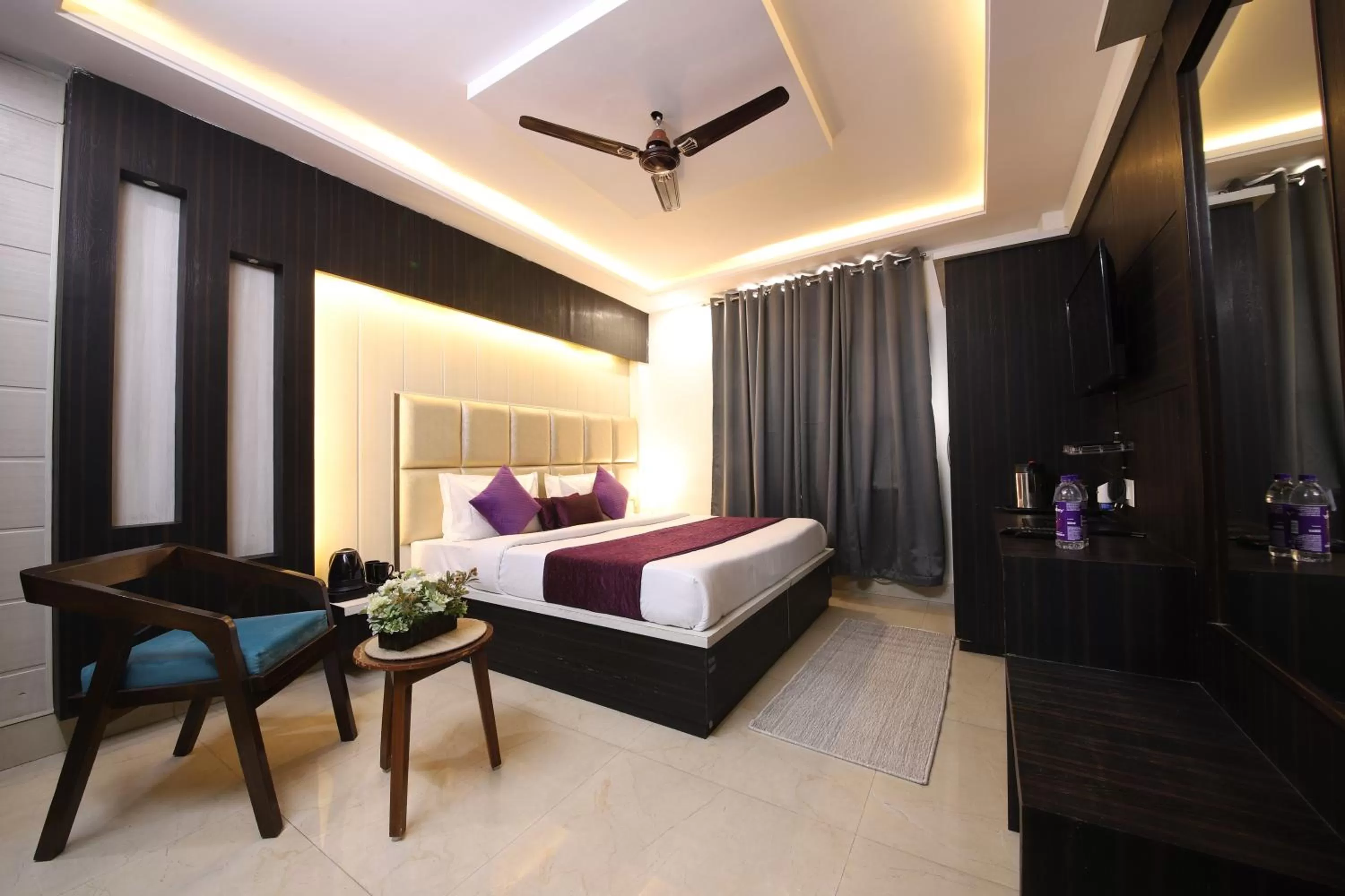 Bed in Grey Castle - Hotel Near Haridwar Railway station