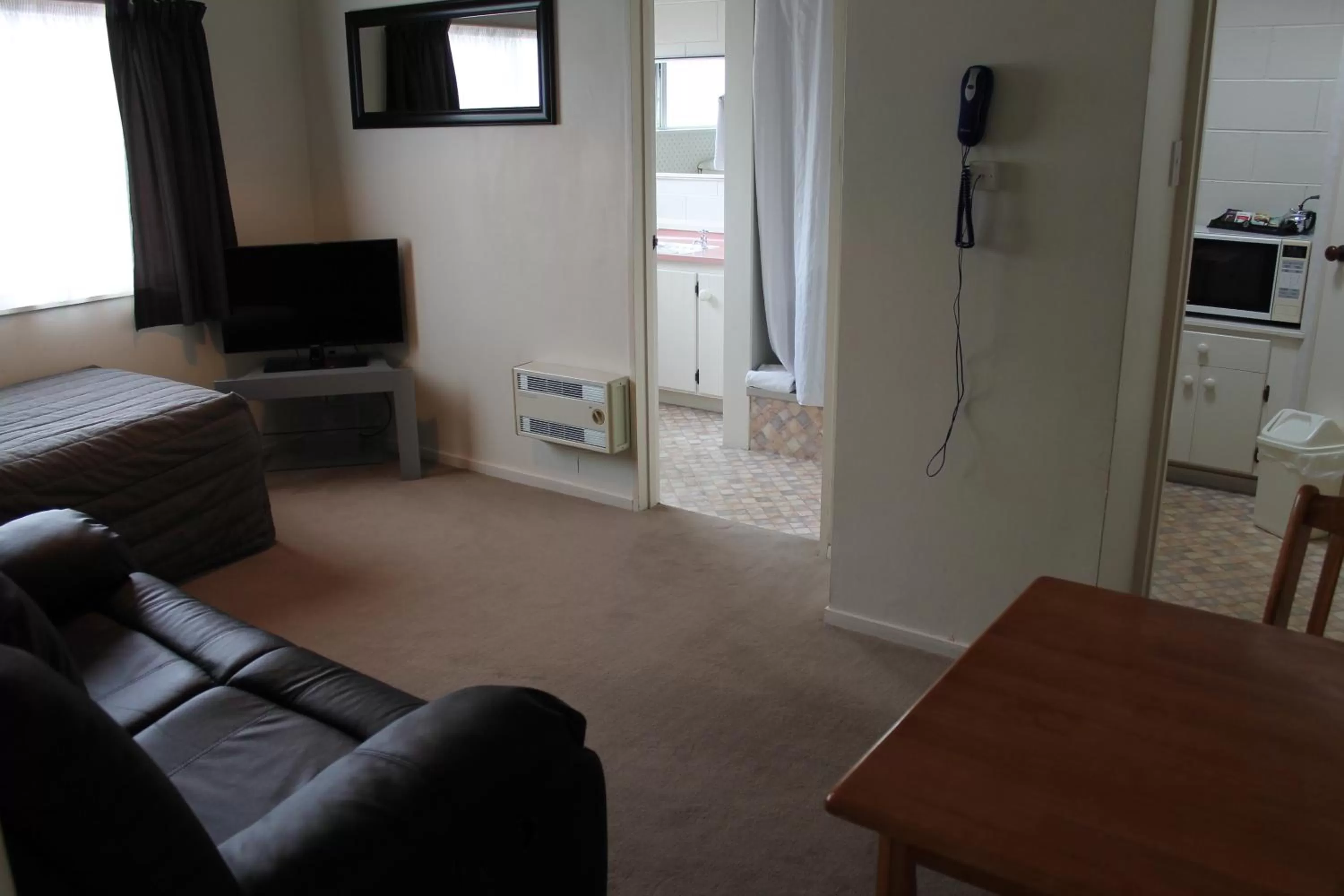 Living room in Riverview Motel