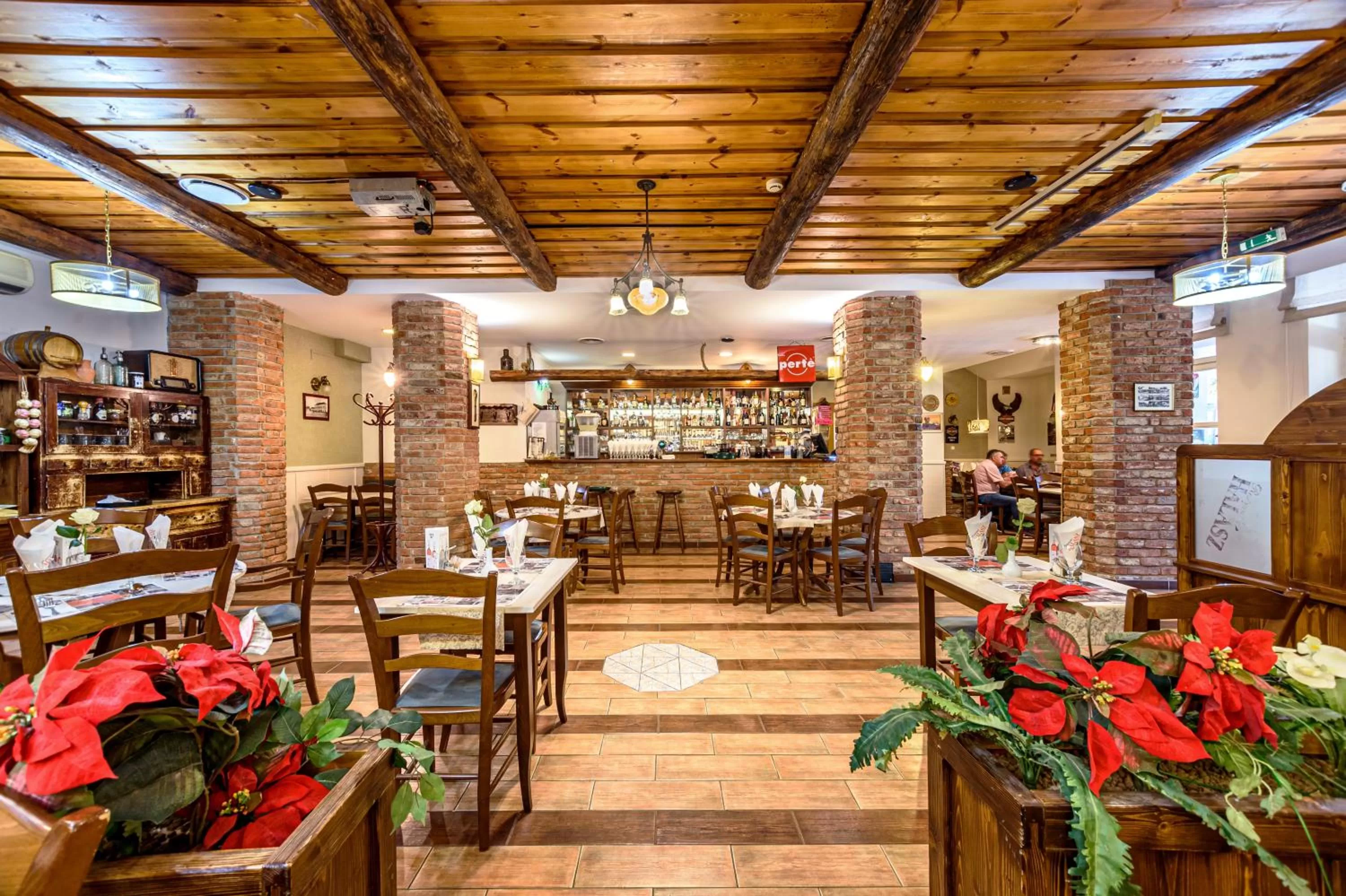 Restaurant/places to eat in Hotel Négy Évszak