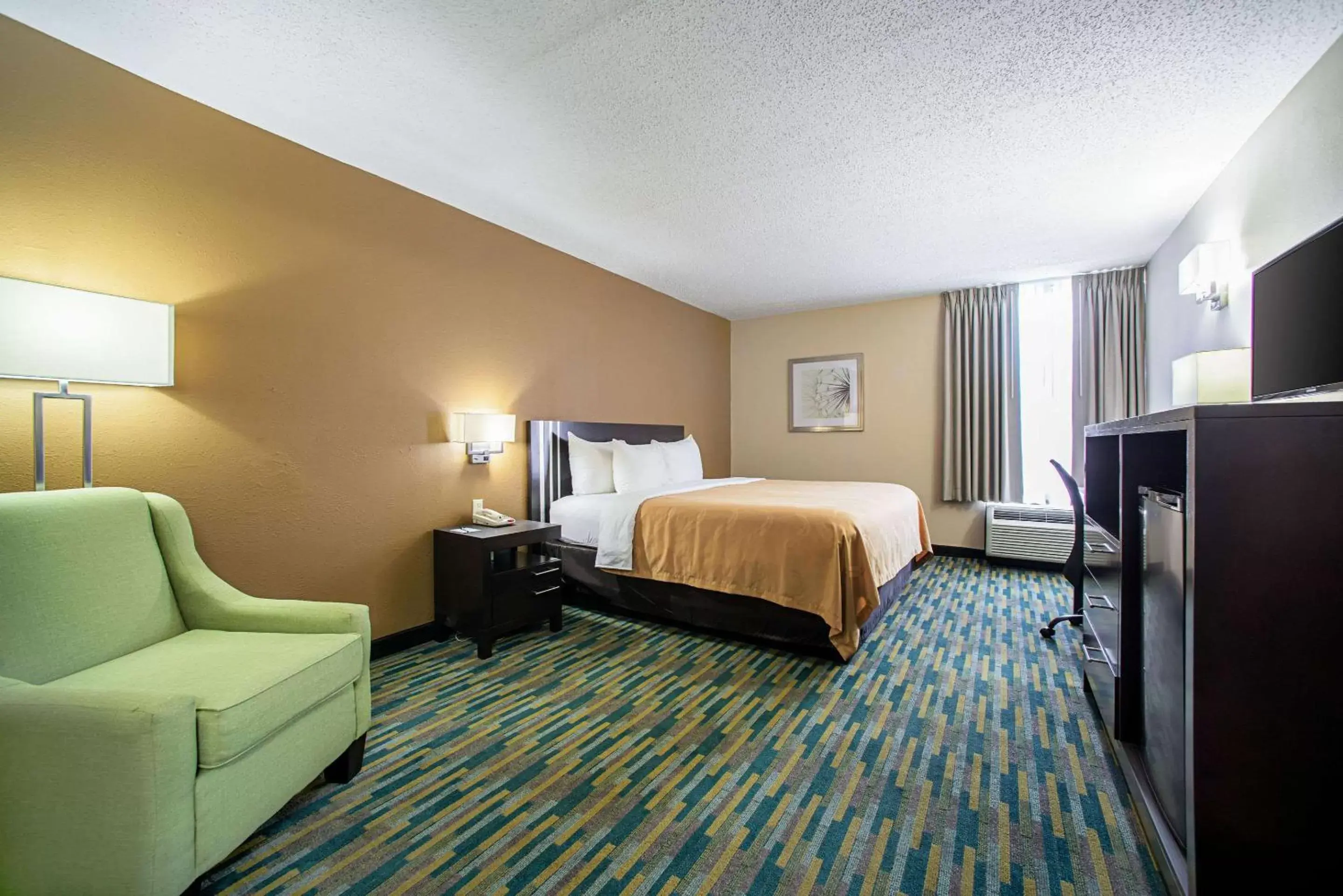 Photo of the whole room in Quality Inn Near Six Flags St. Louis