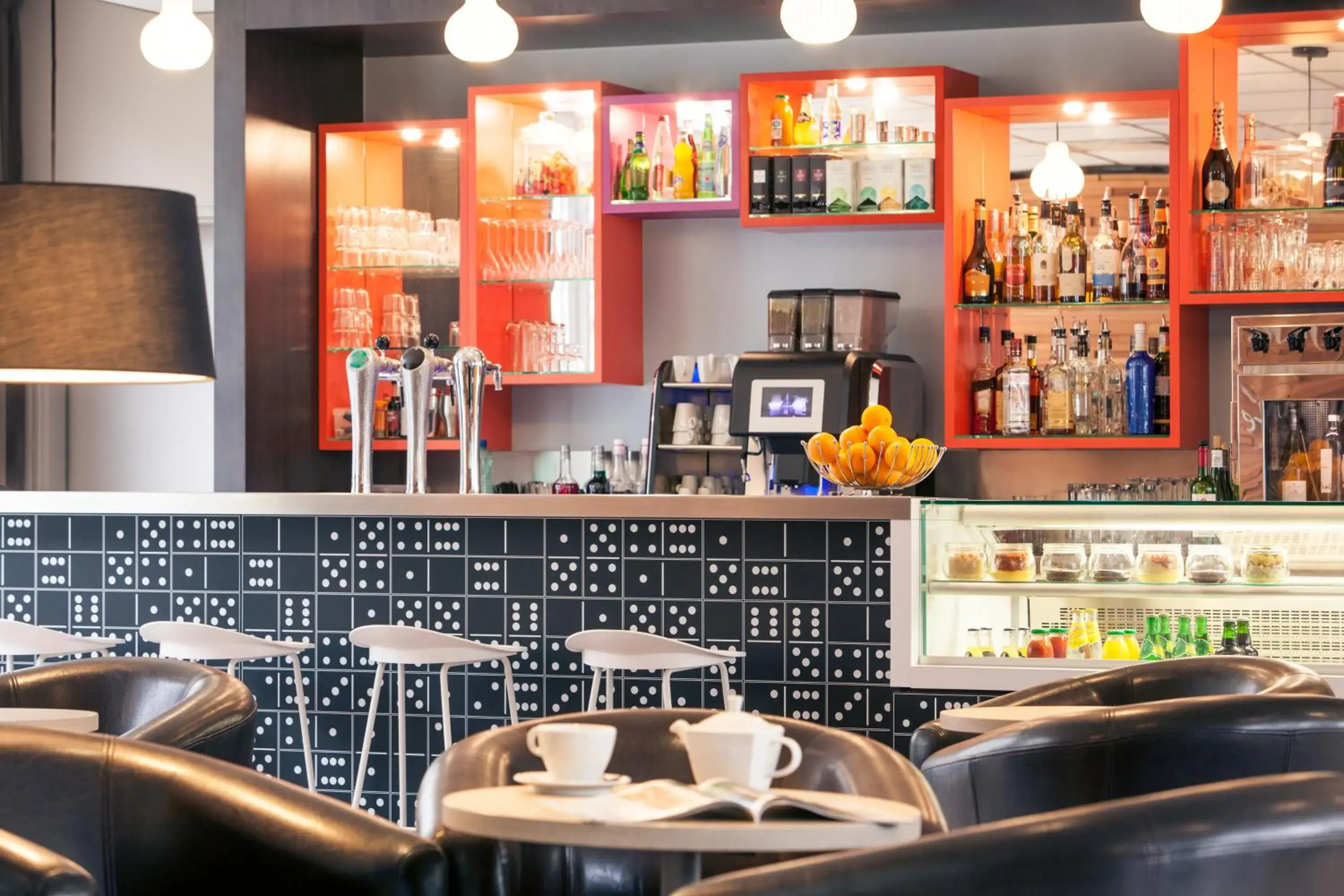 Lounge or bar, Restaurant/Places to Eat in Hôtel Mercure Marne-la-Vallée Bussy St Georges