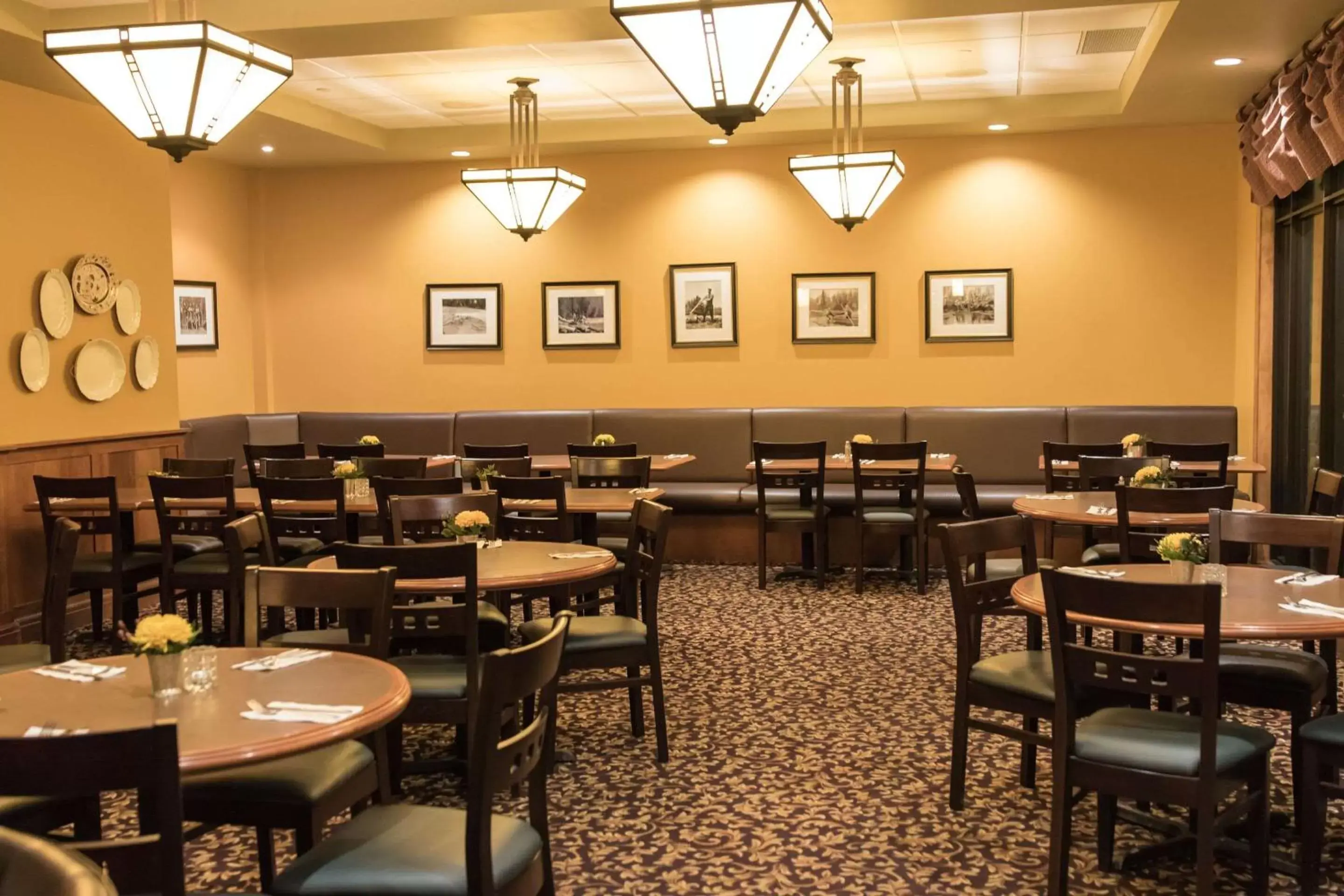 Restaurant/Places to Eat in Calabogie Peaks Hotel, Ascend Hotel Collection