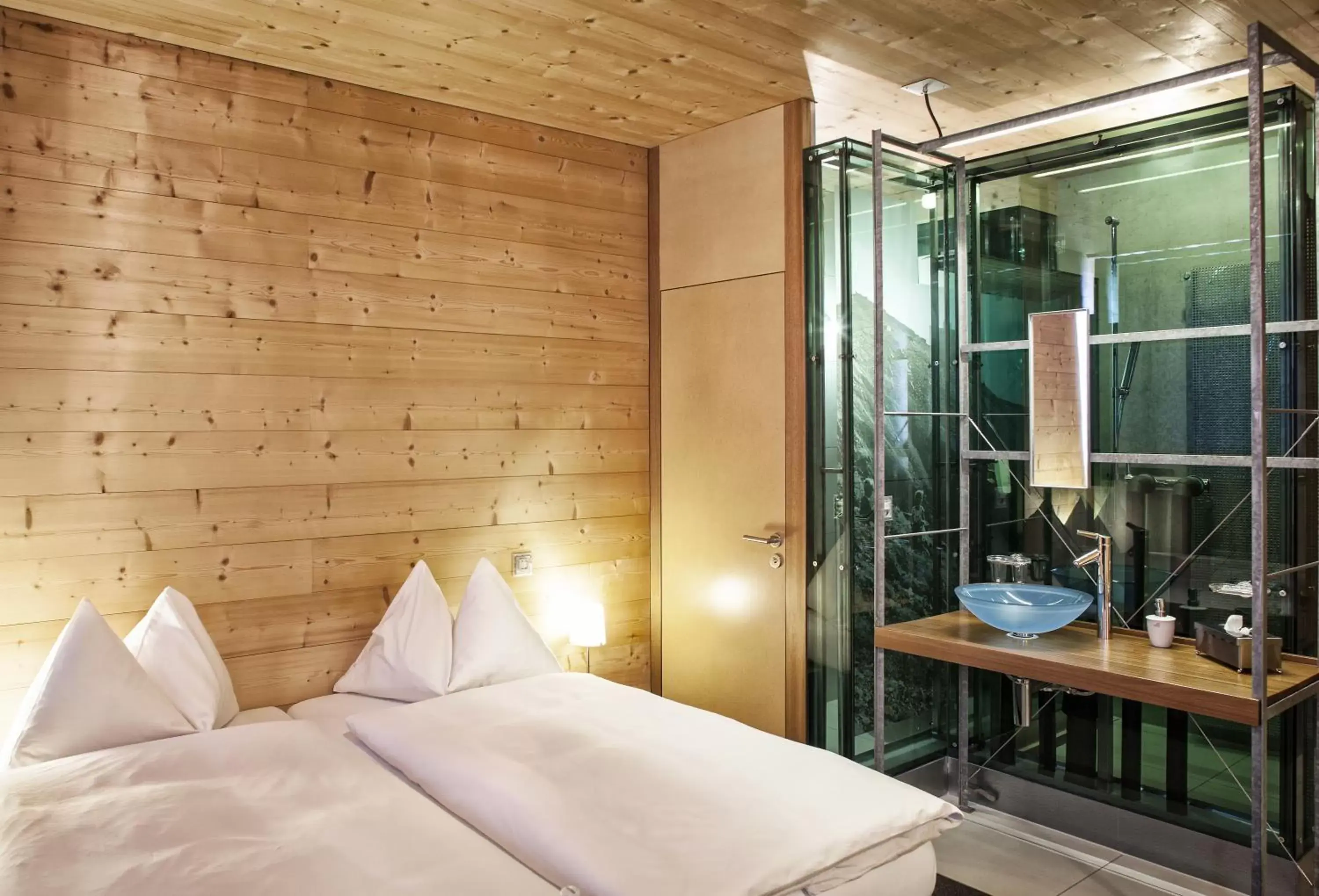 Bed, Bathroom in Hotel Ochsen