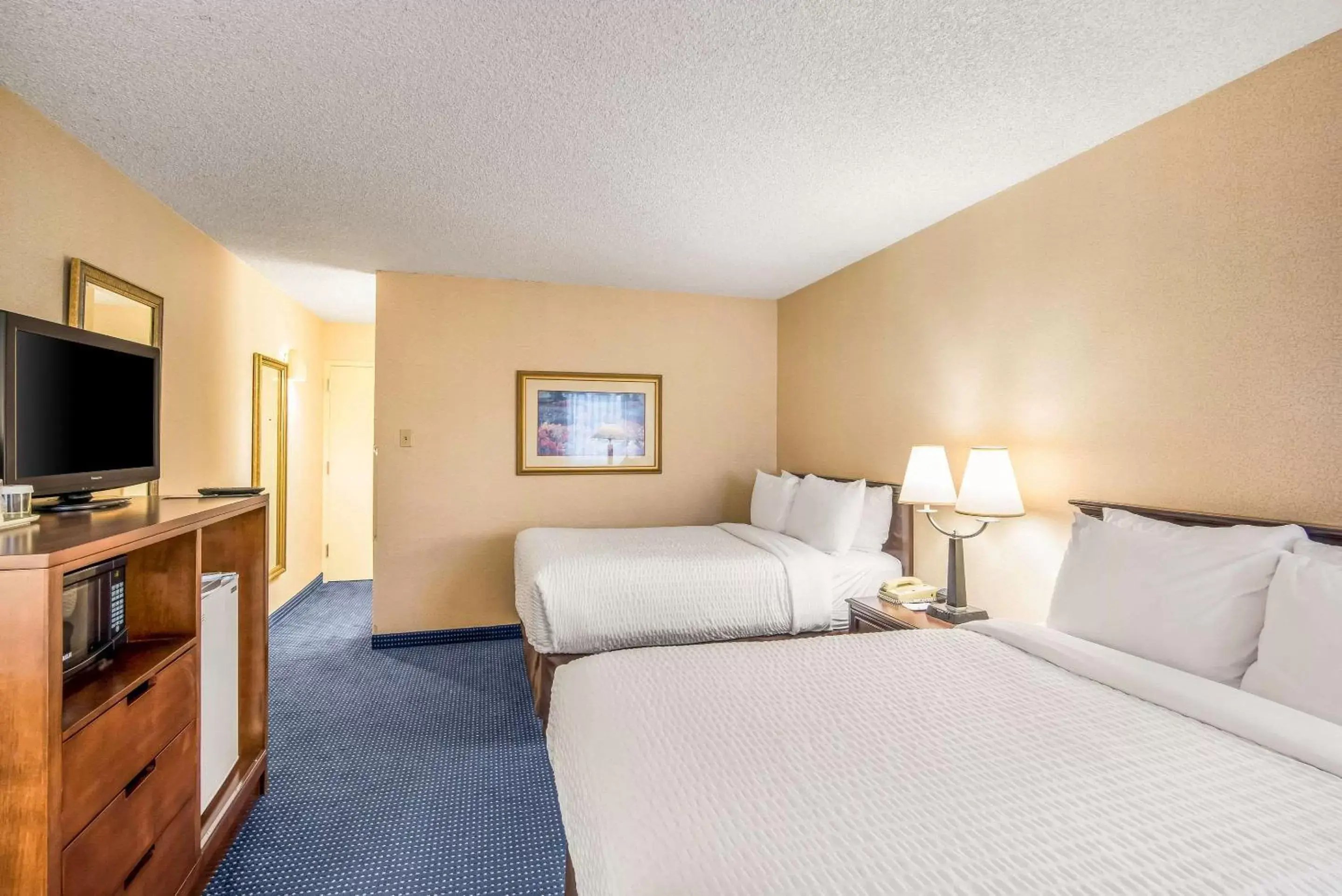 Photo of the whole room, Bed in Clarion Inn Grand Junction