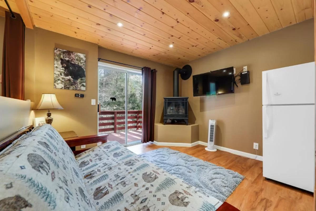 Bed in Silver Pines Lodge