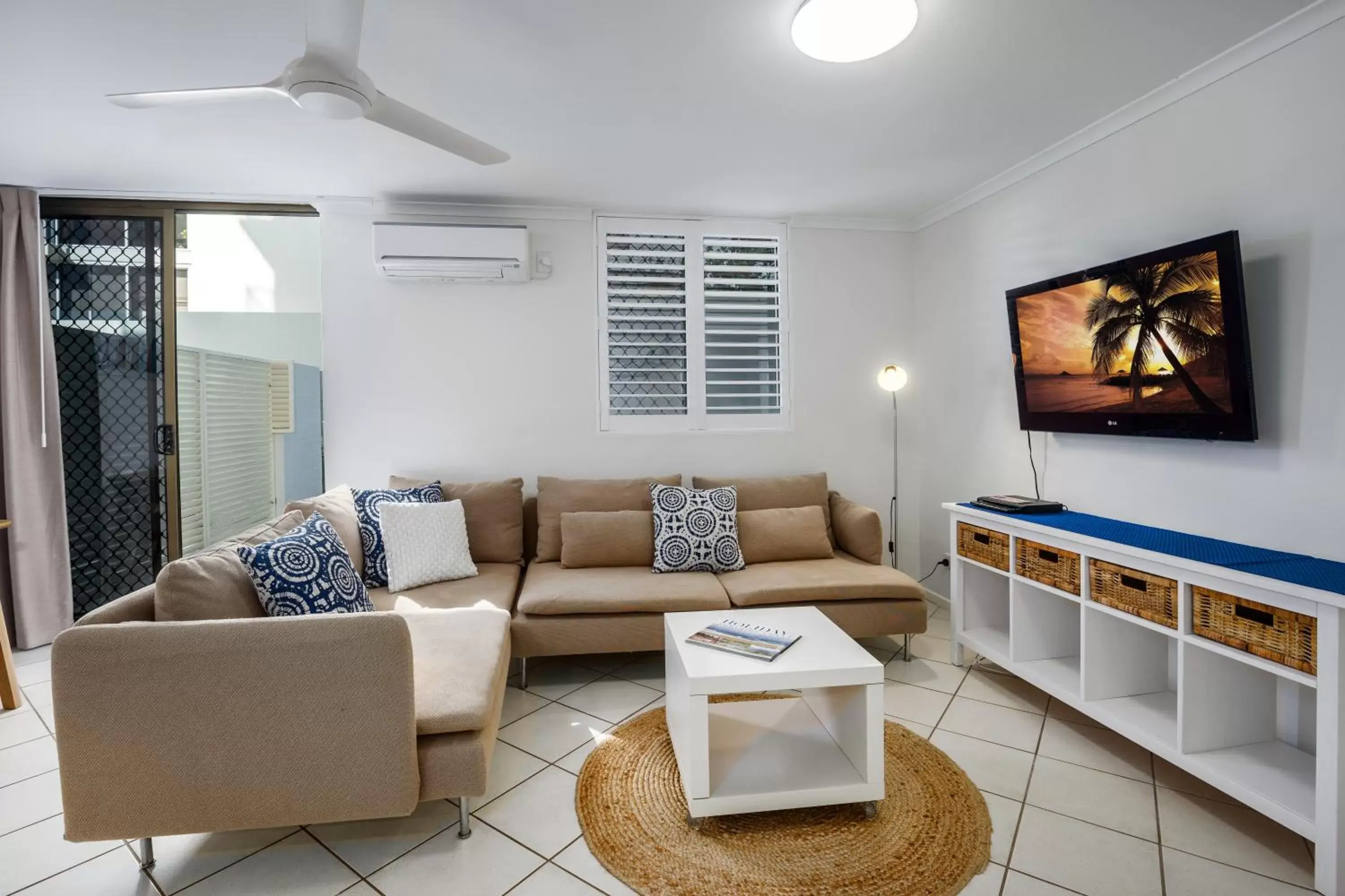 Living room, Seating Area in Pacific Beach Resort