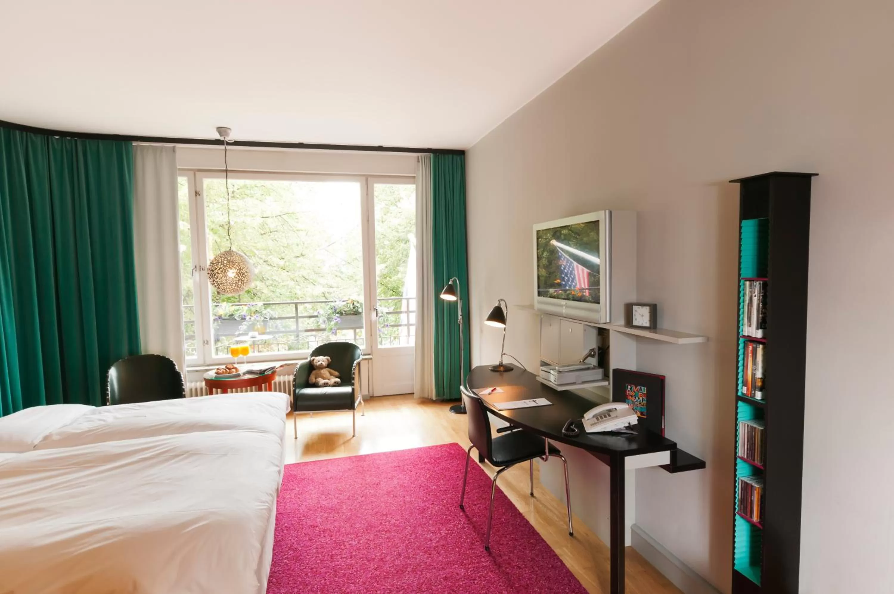 TV and multimedia, Bed in Hotel Rival