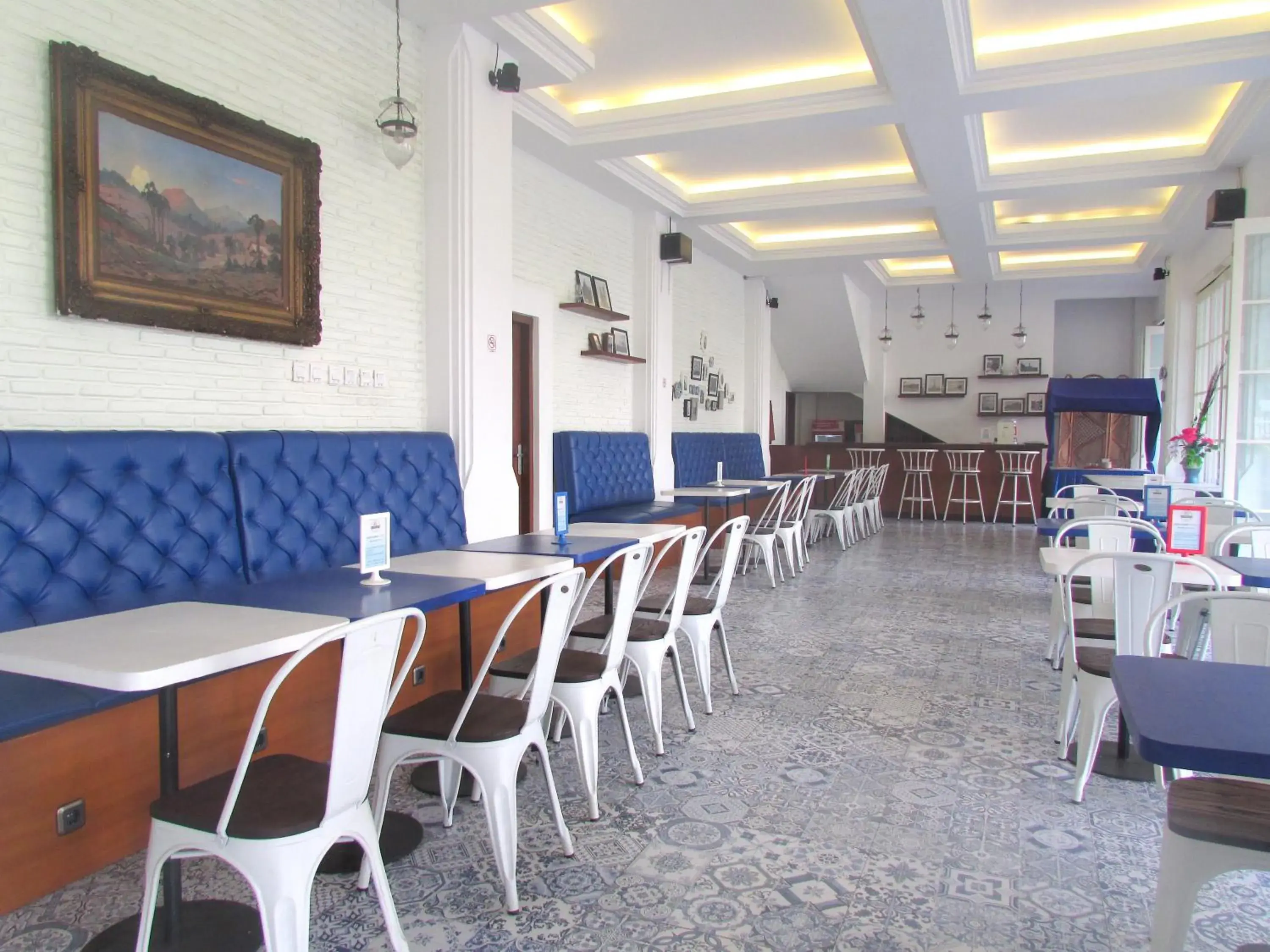 Restaurant/Places to Eat in Riche Heritage Hotel