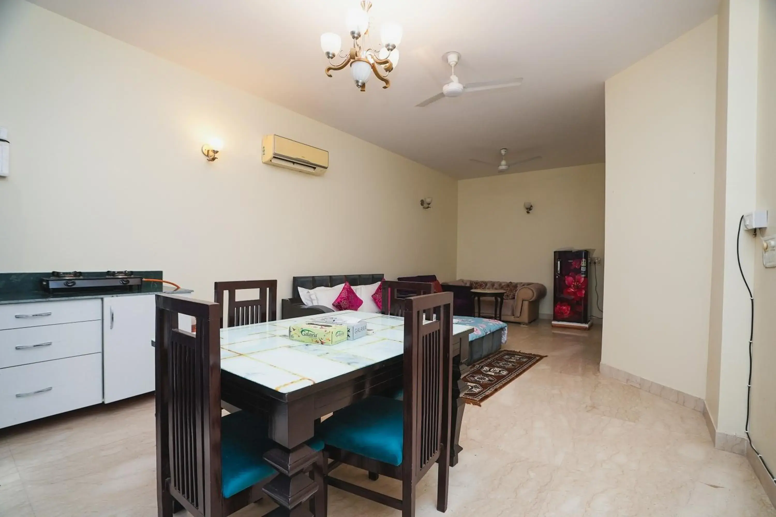 Dining Area in Mintstar Apartment and Suites, Chittaranjan Park