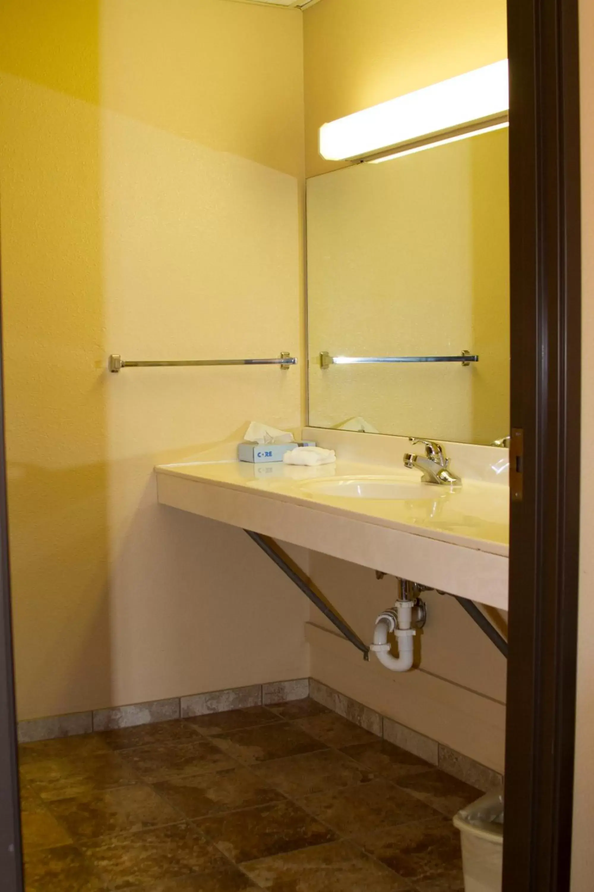 Bathroom in Cottonwood Inn & Suites