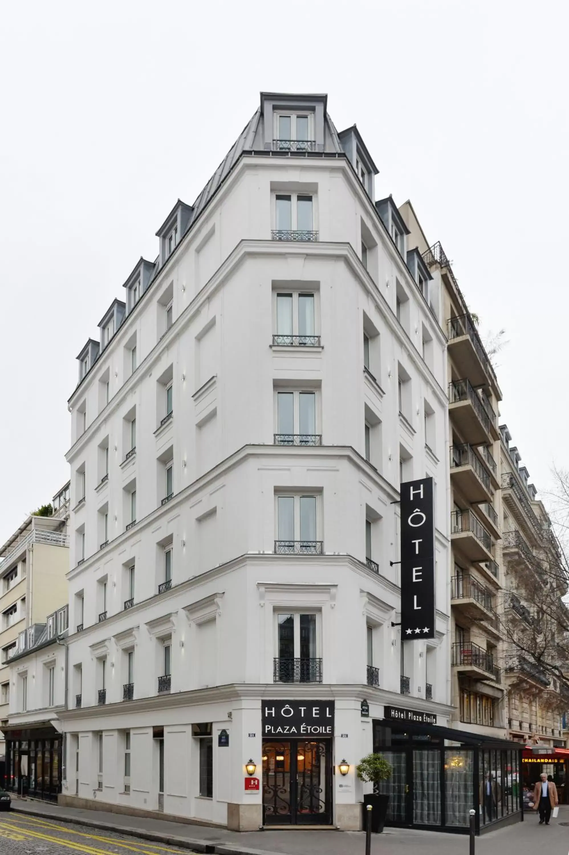 Facade/entrance, Property Building in Hôtel Plaza Étoile