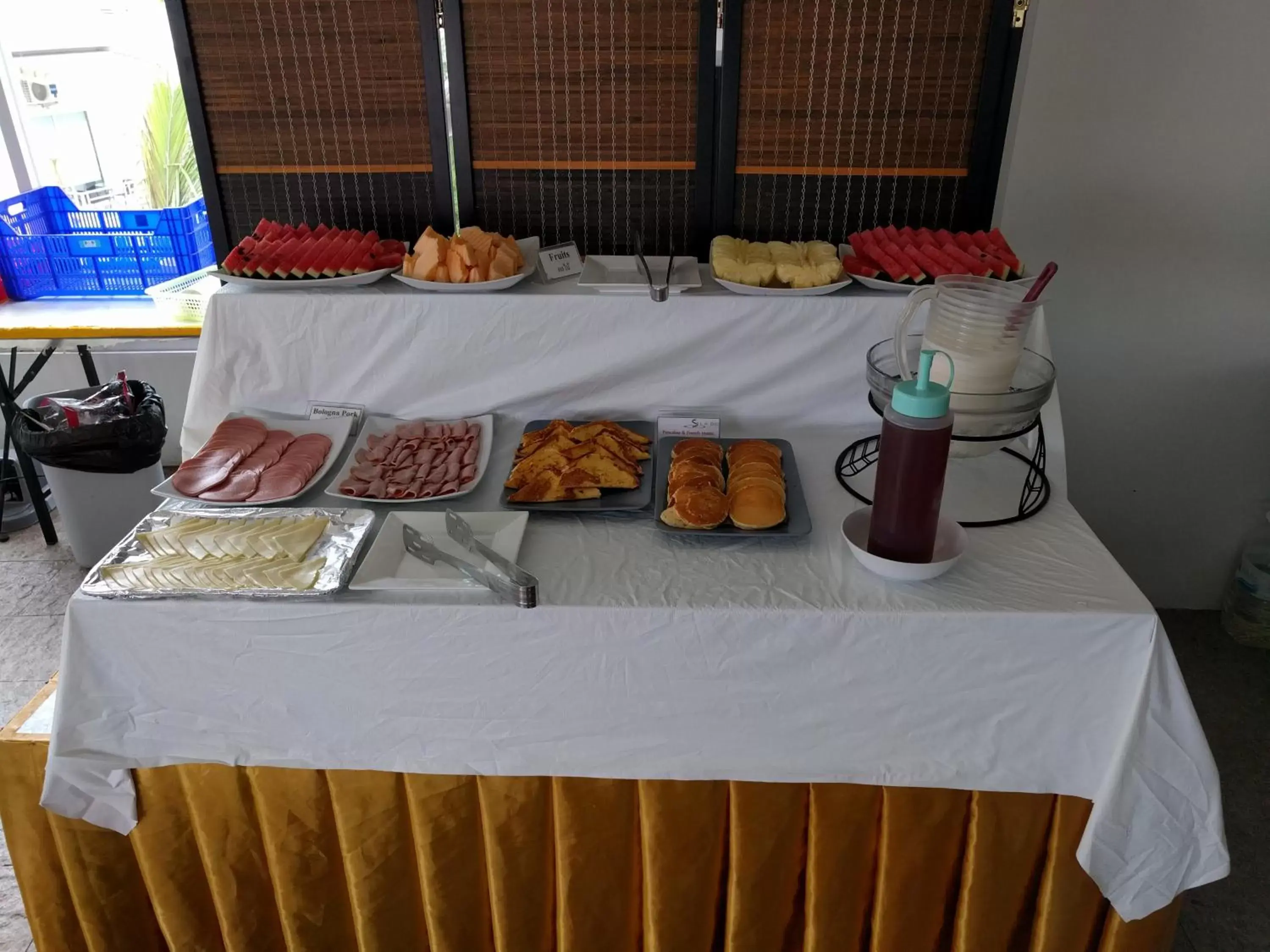 Restaurant/places to eat in Oriental Beach Pearl Resort Restaurant/places to eat in Oriental Beach Pearl Resort