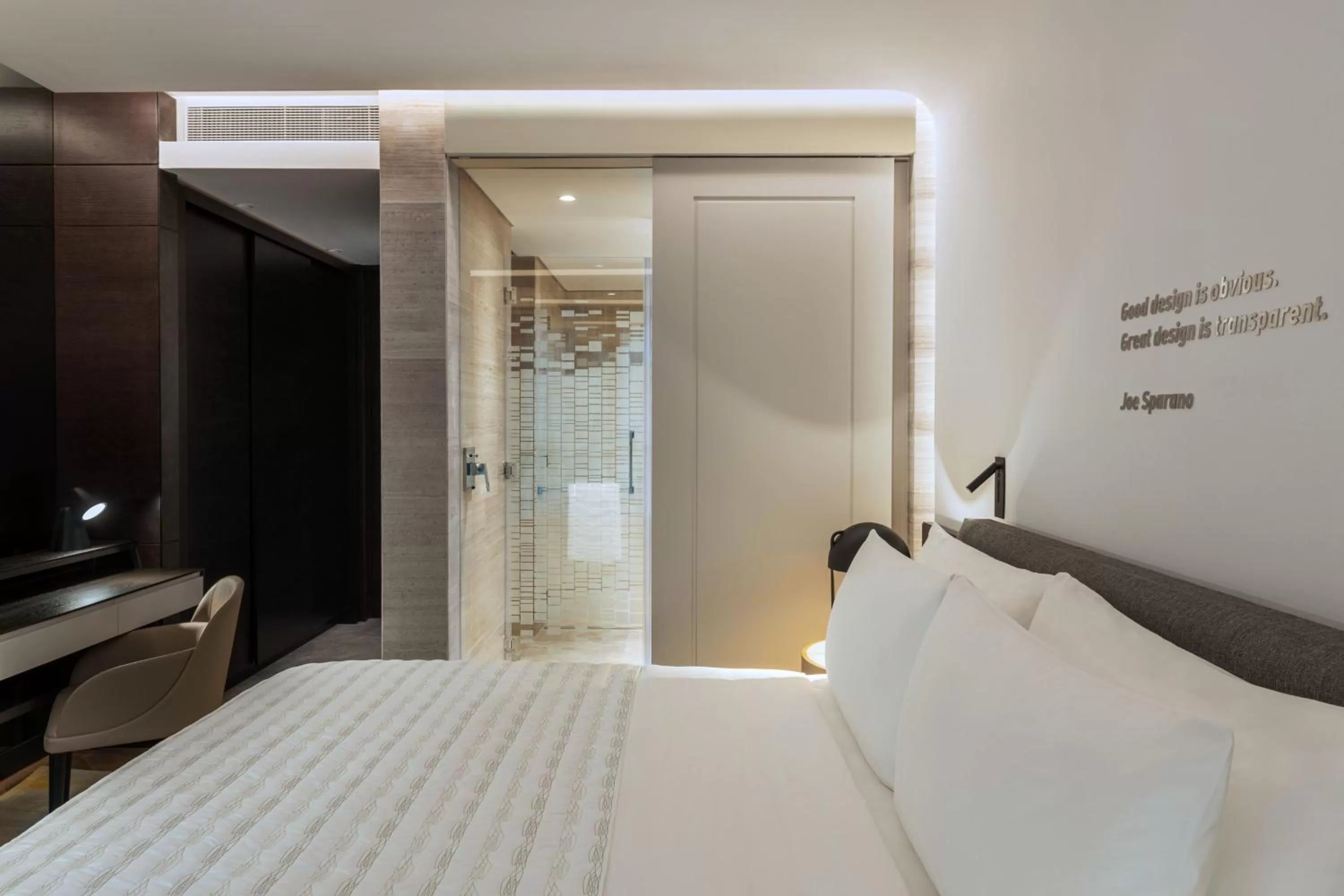 Bedroom, Bed in Le Royal Méridien Place Vendôme Lusail