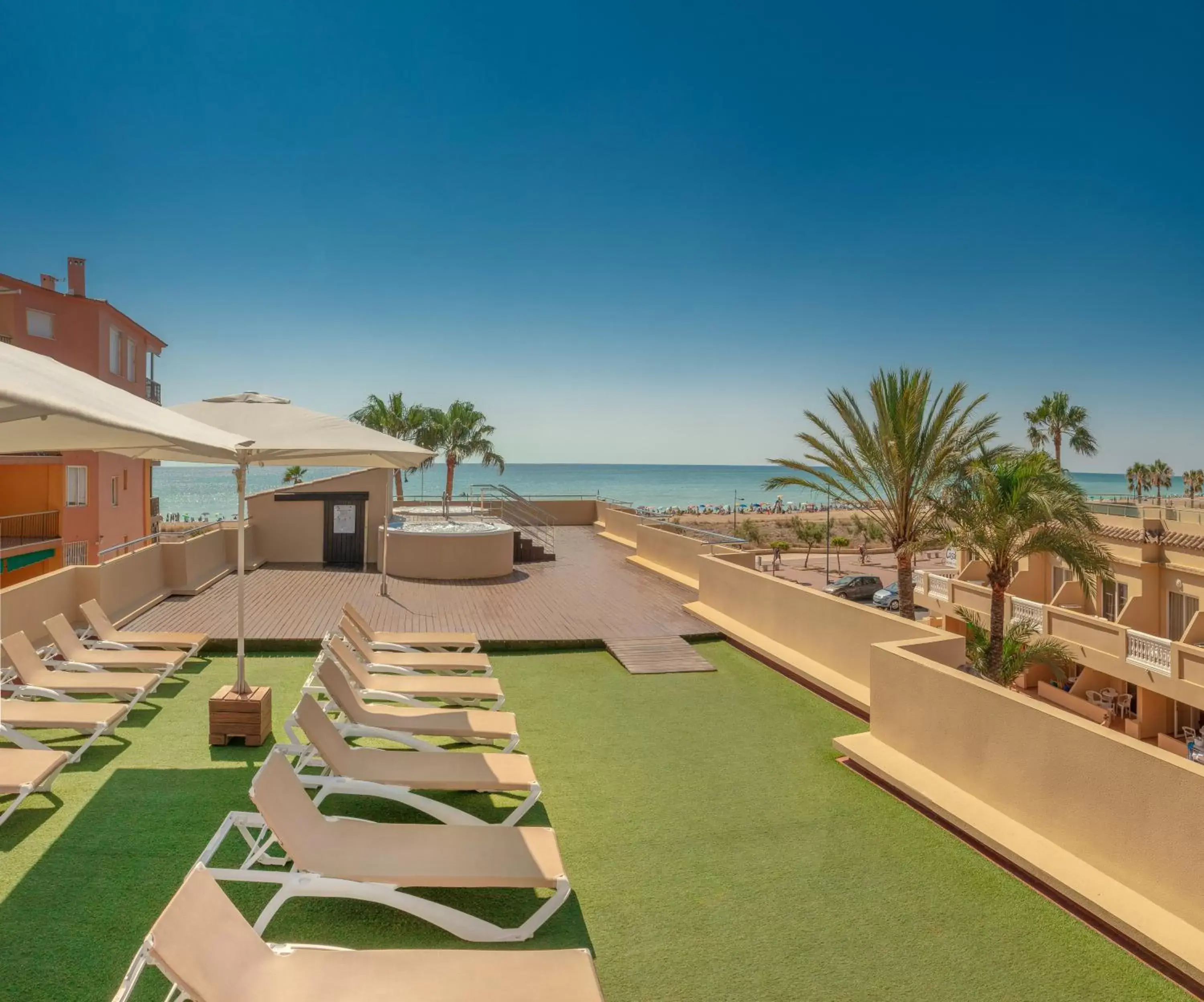 Solarium, Pool View in Hotel RH Casablanca Suites