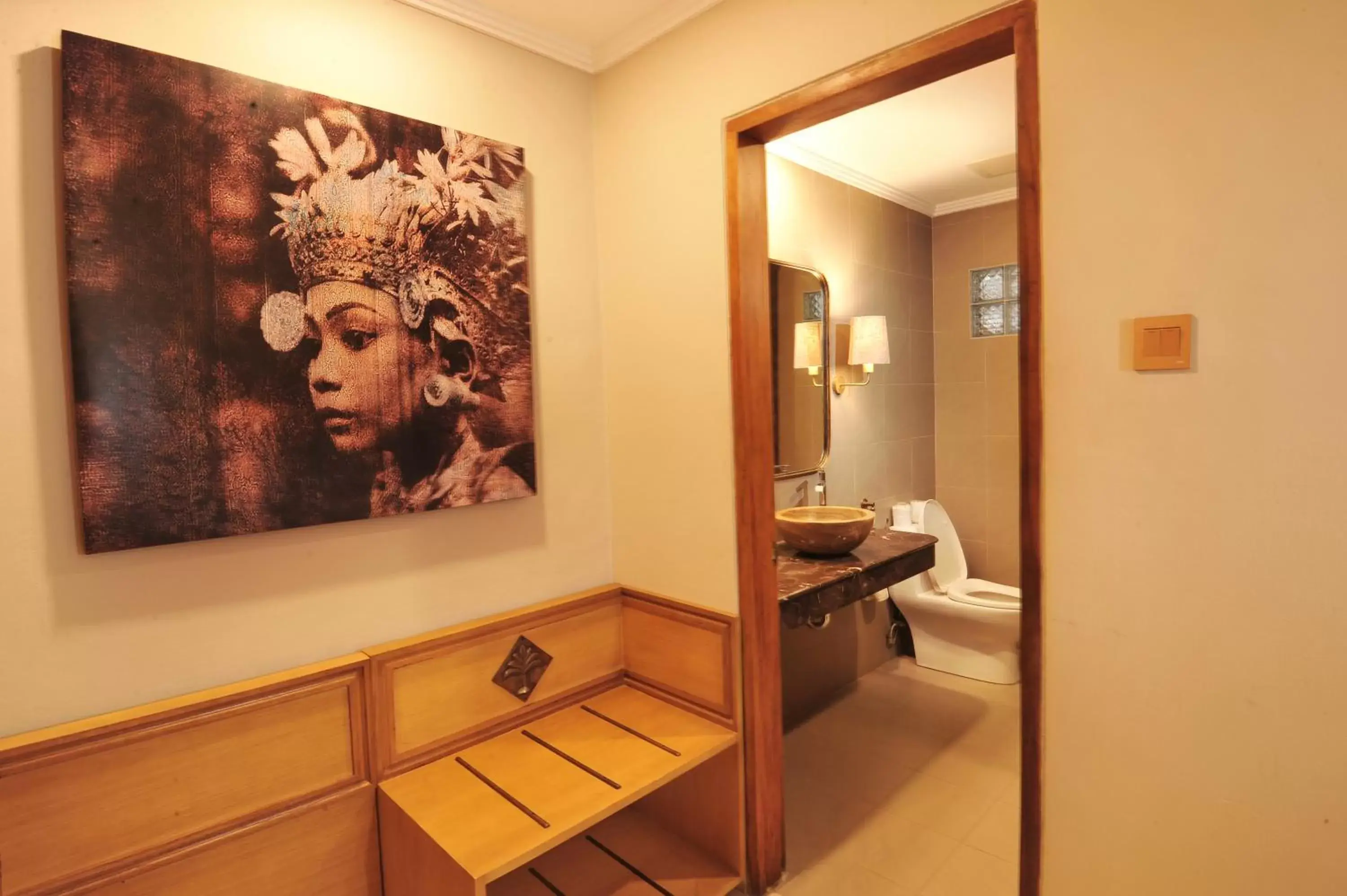 Bathroom in Puri Raja Hotel