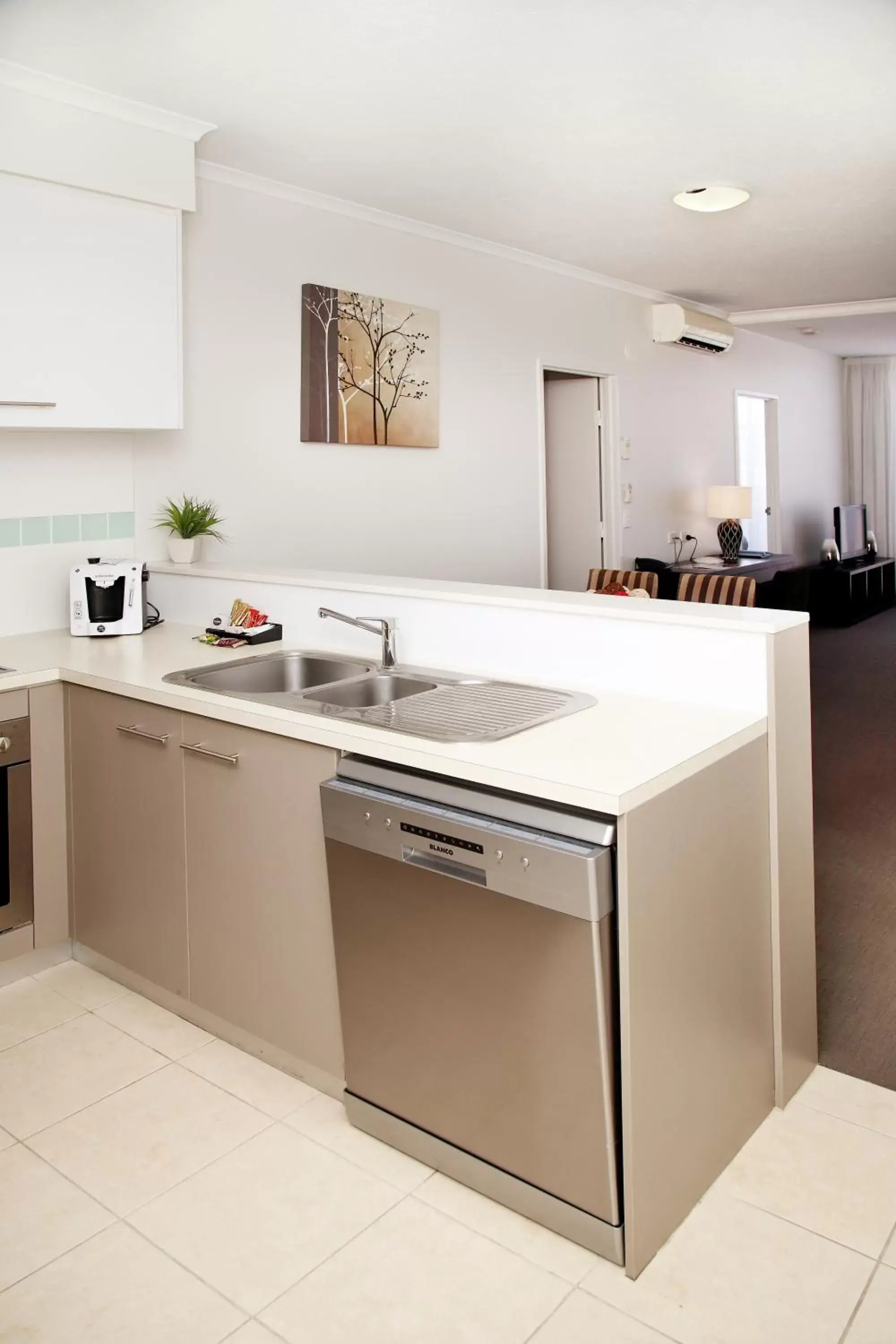 Kitchen or kitchenette, Kitchen/Kitchenette in Toowoomba Central Plaza Apartment Hotel