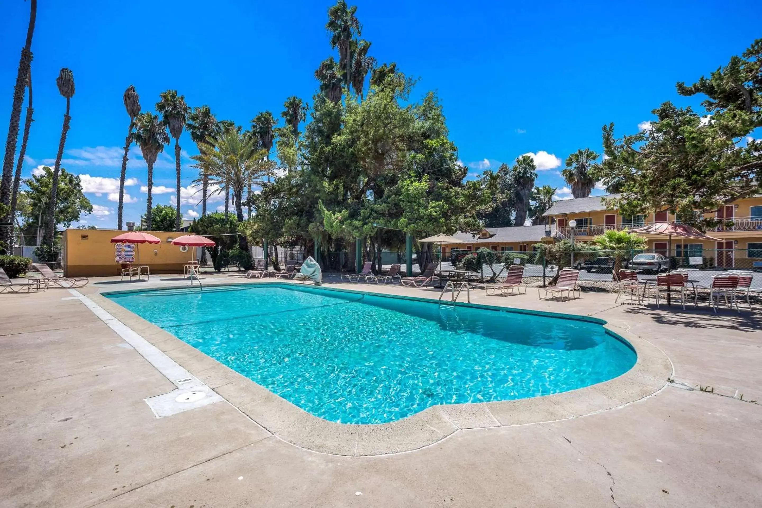 Swimming Pool in Quality Inn Escondido Downtown