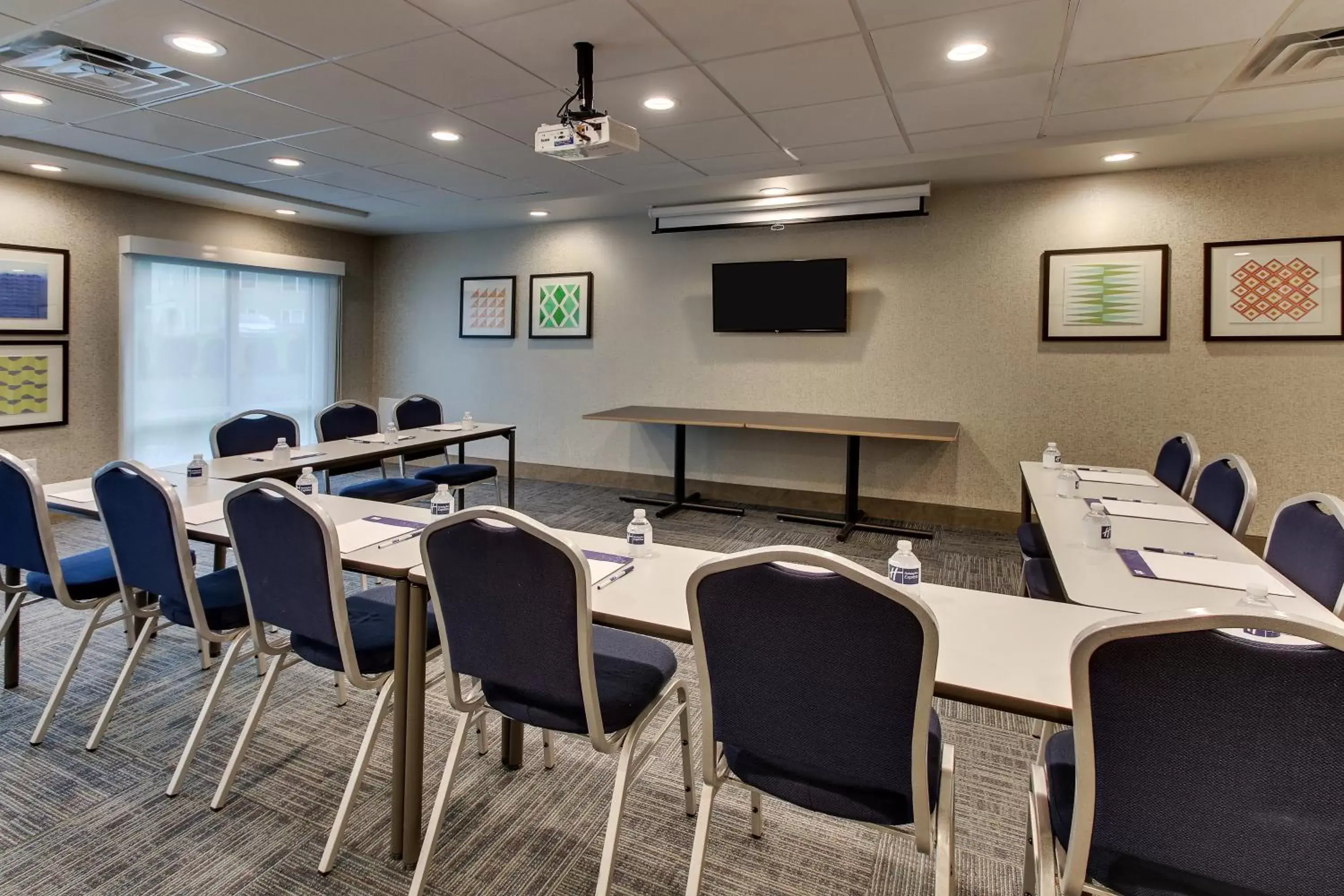 Meeting/conference room in Holiday Inn Express & Suites - Ithaca, an IHG Hotel