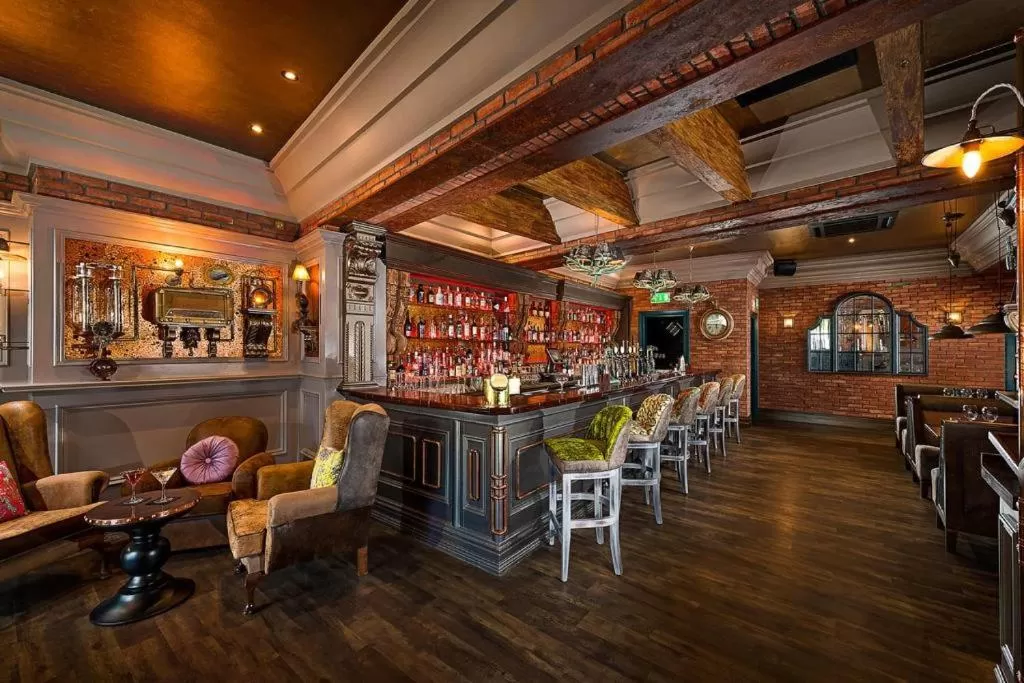 Lounge or bar in Queens Hotel