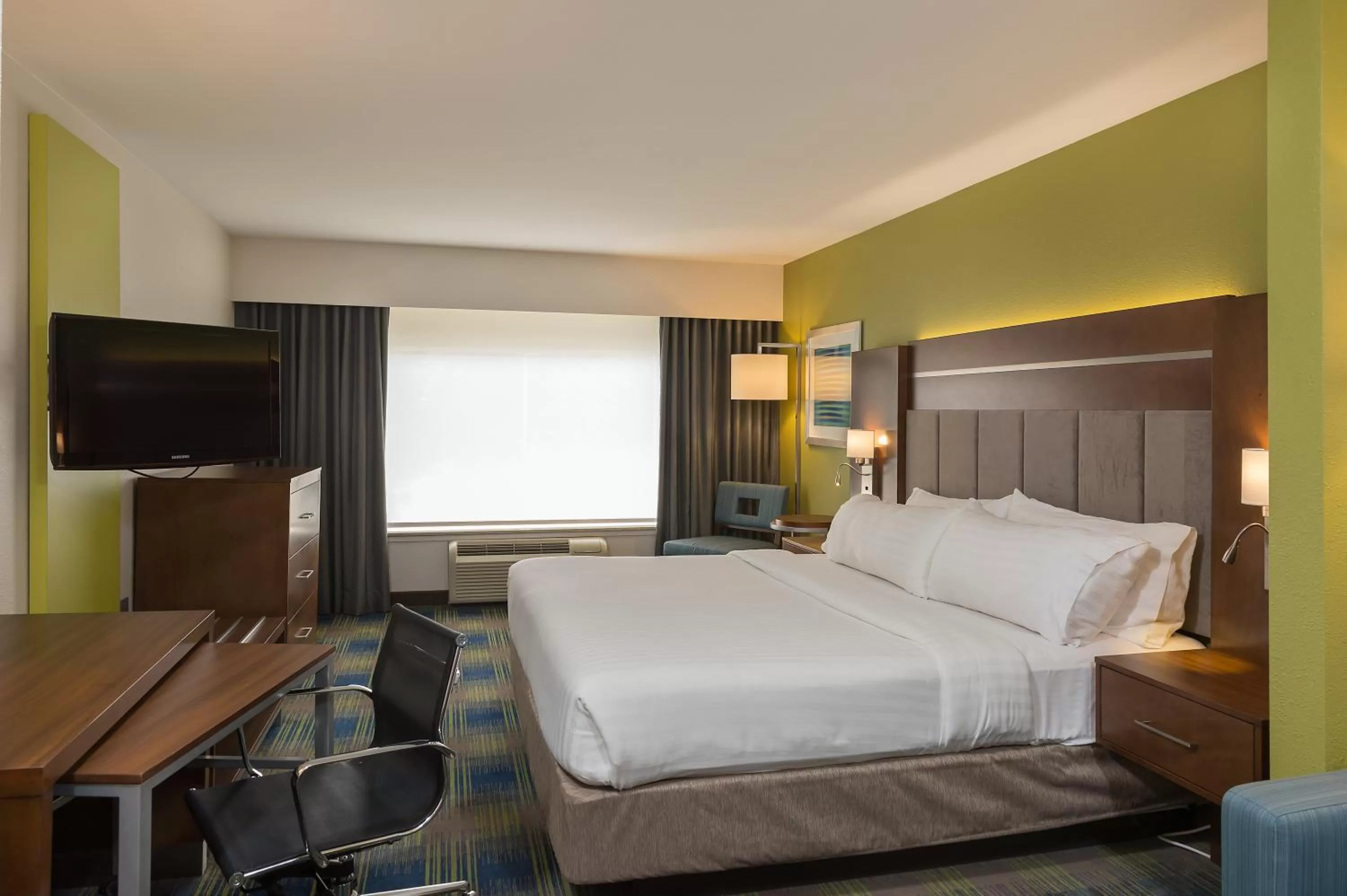 Photo of the whole room, Bed in Holiday Inn Express Hotel & Suites Clifton Park by IHG