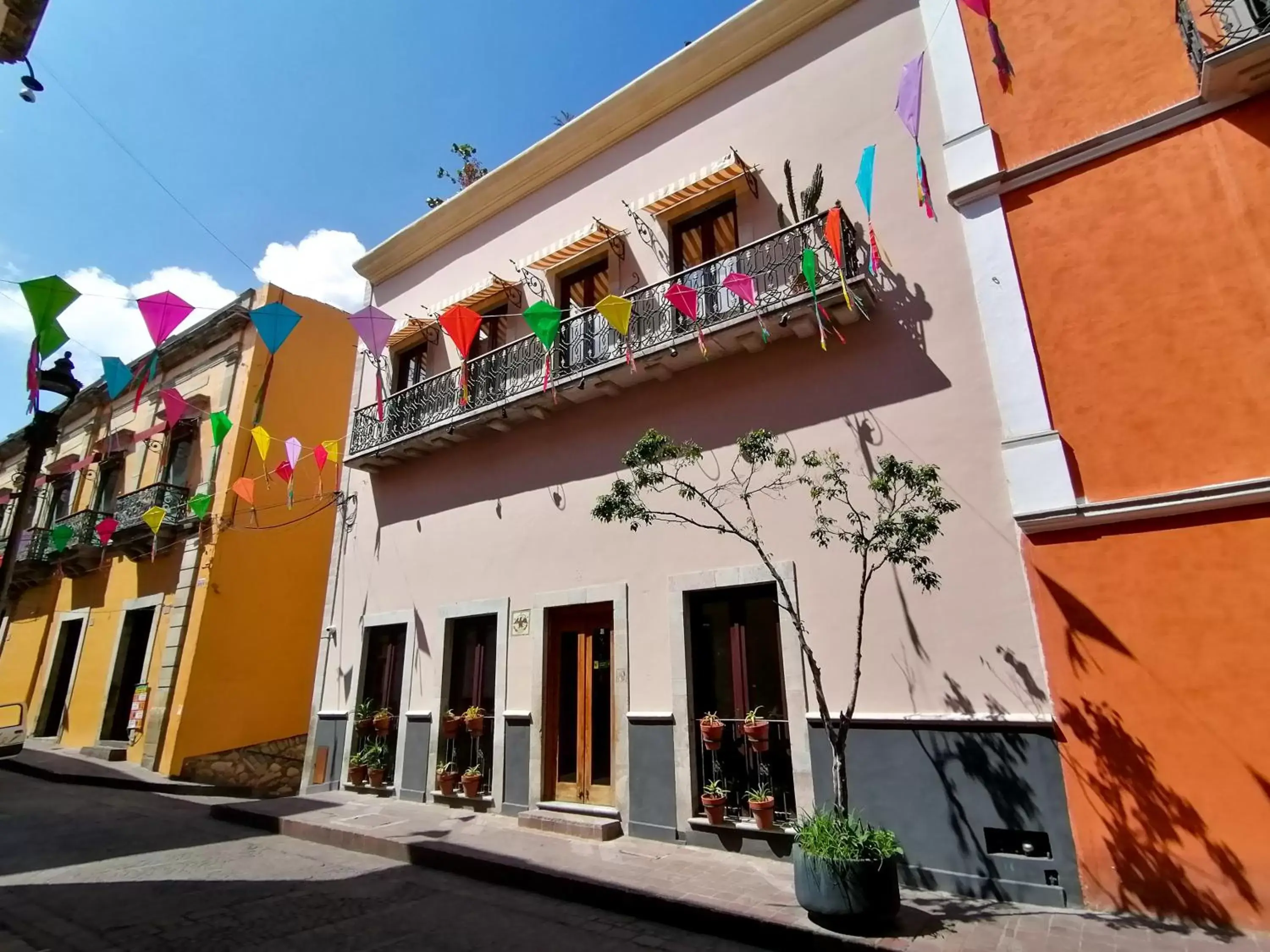 Facade/entrance, Property Building in Casona Alonso 10- Hotelito Mexicano