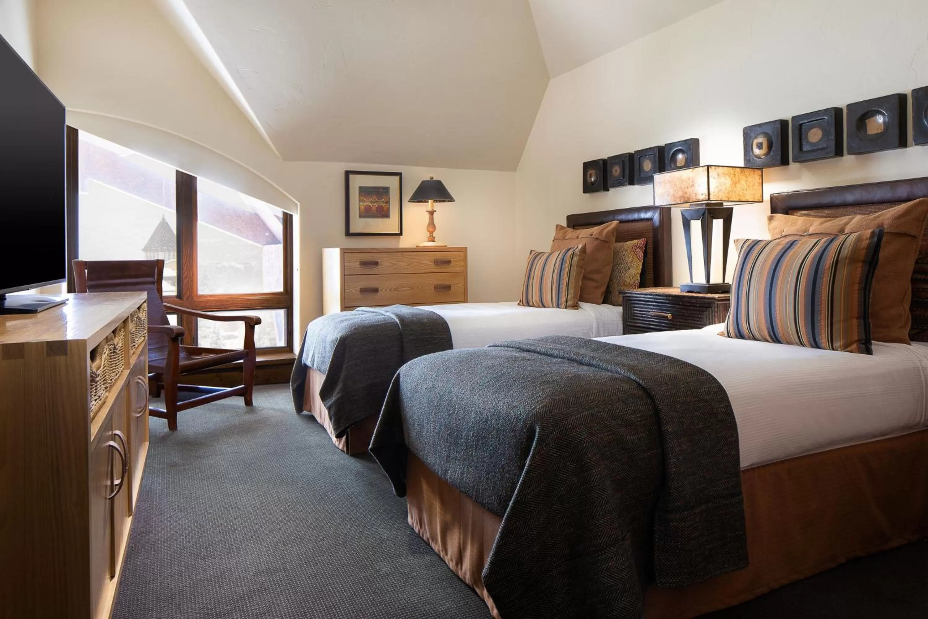 Bedroom, Bed in The Hythe, a Luxury Collection Resort, Vail
