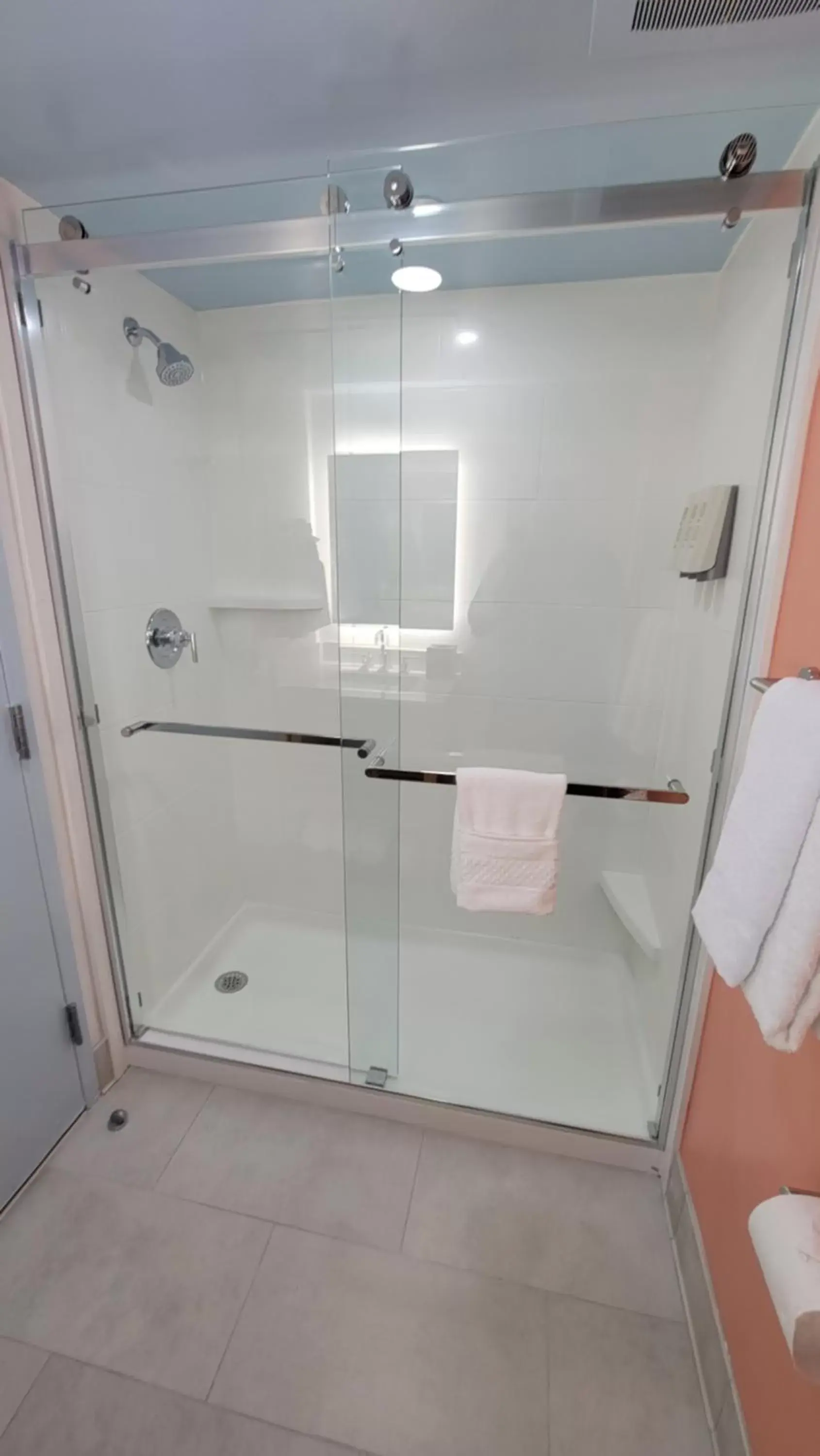 Shower, Bathroom in Golden Sands Oceanfront Hotel