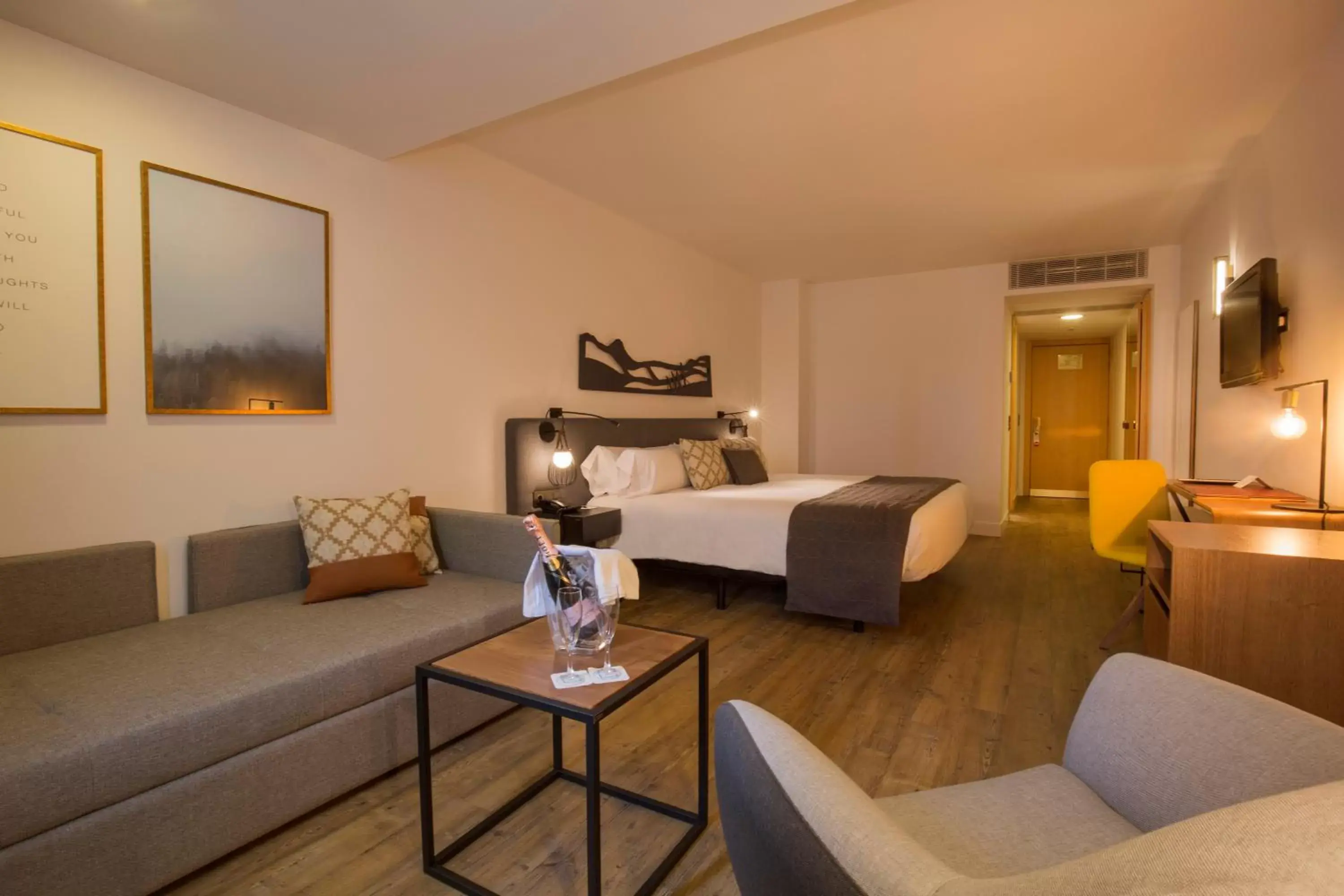 Photo of the whole room, Bed in Yomo Centric Photo of the whole room, Bed in Yomo Centric