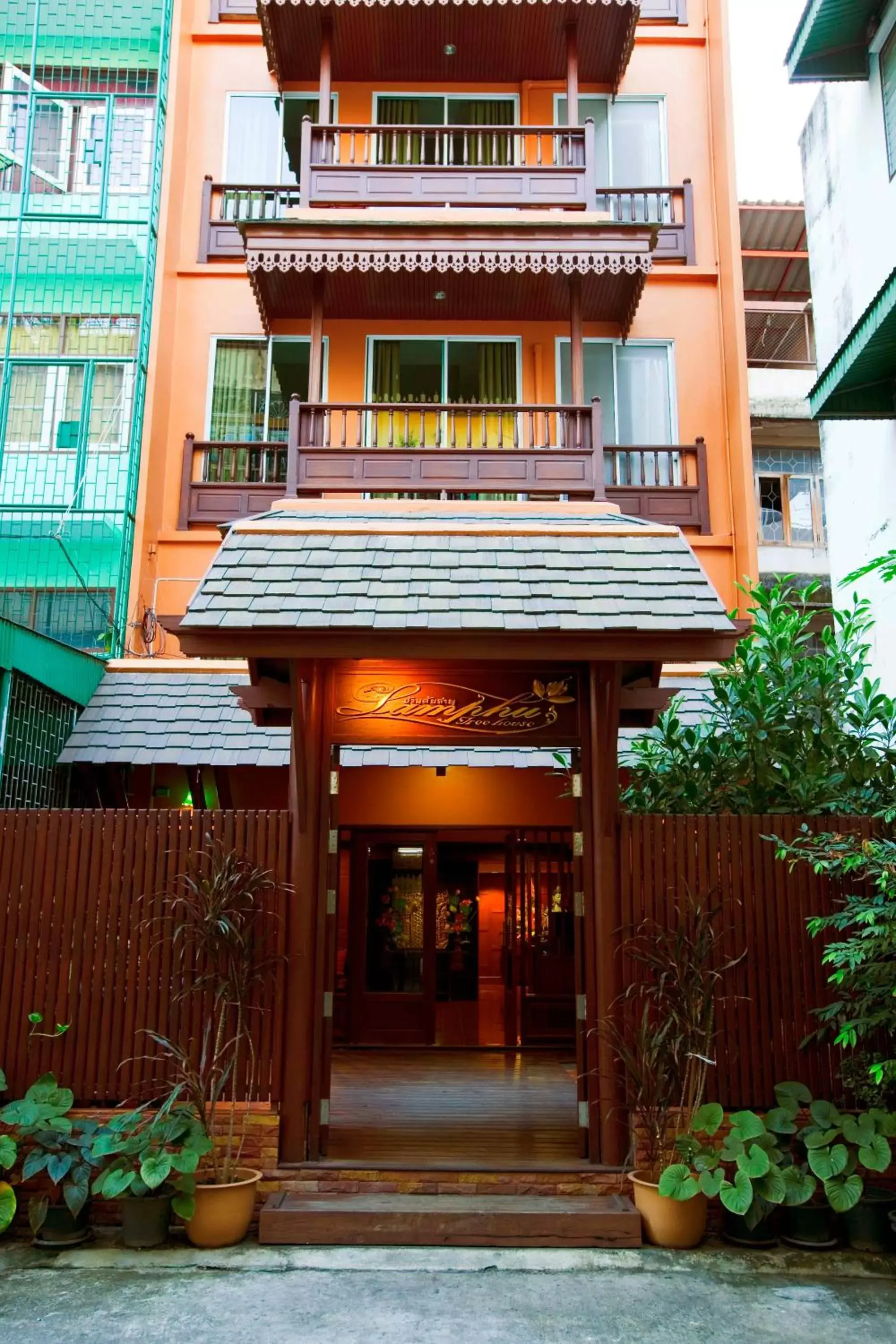 Property building in Lamphu Tree House Boutique Hotel