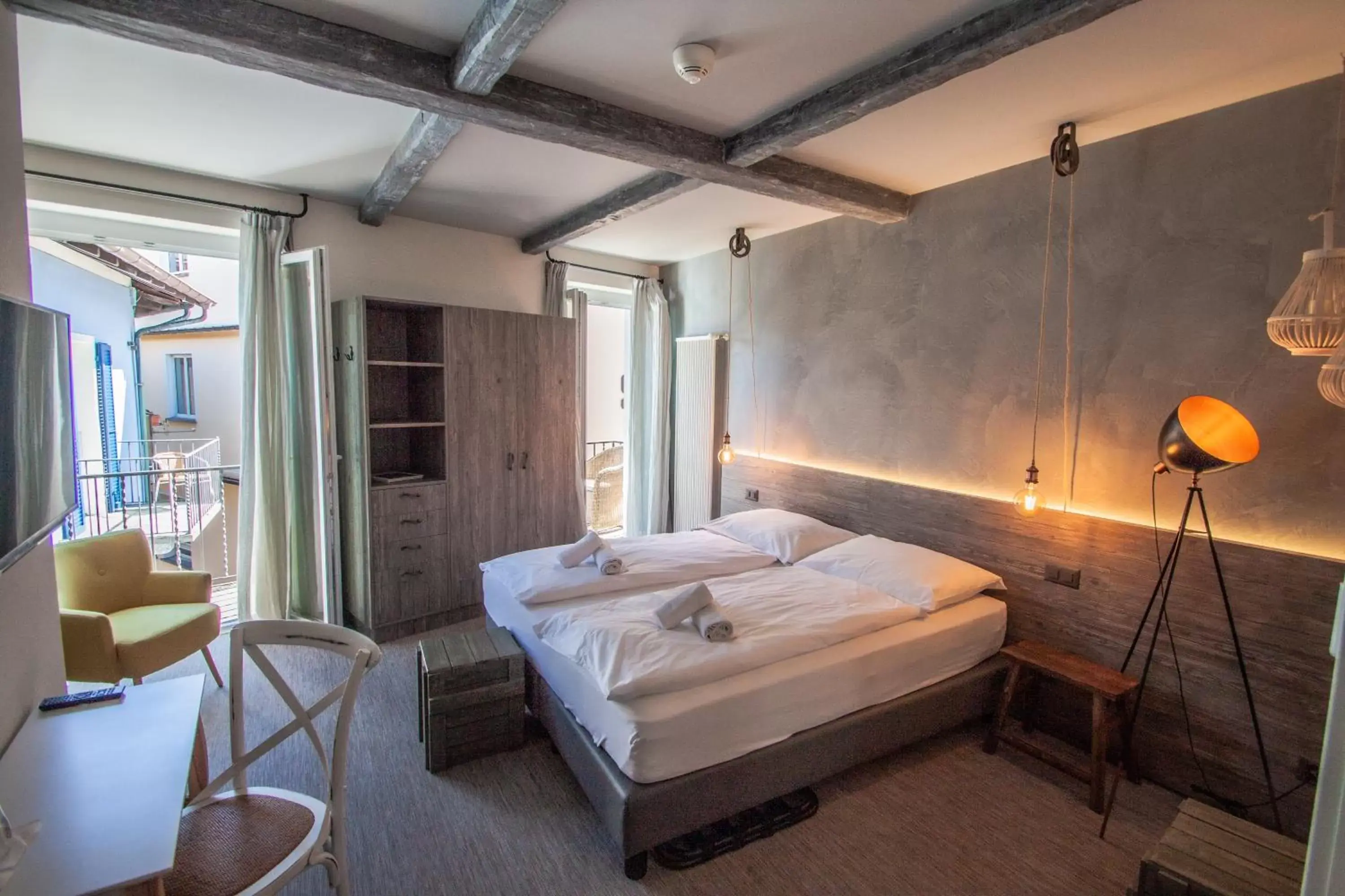 Shower, Bed in Seven Boutique Hotel