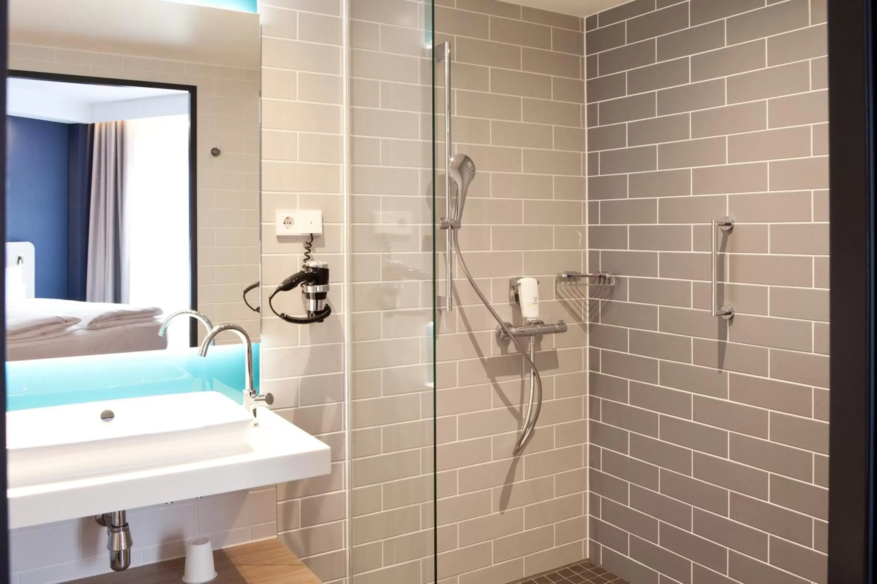 Shower, Bathroom in Holiday Inn Express - Remscheid