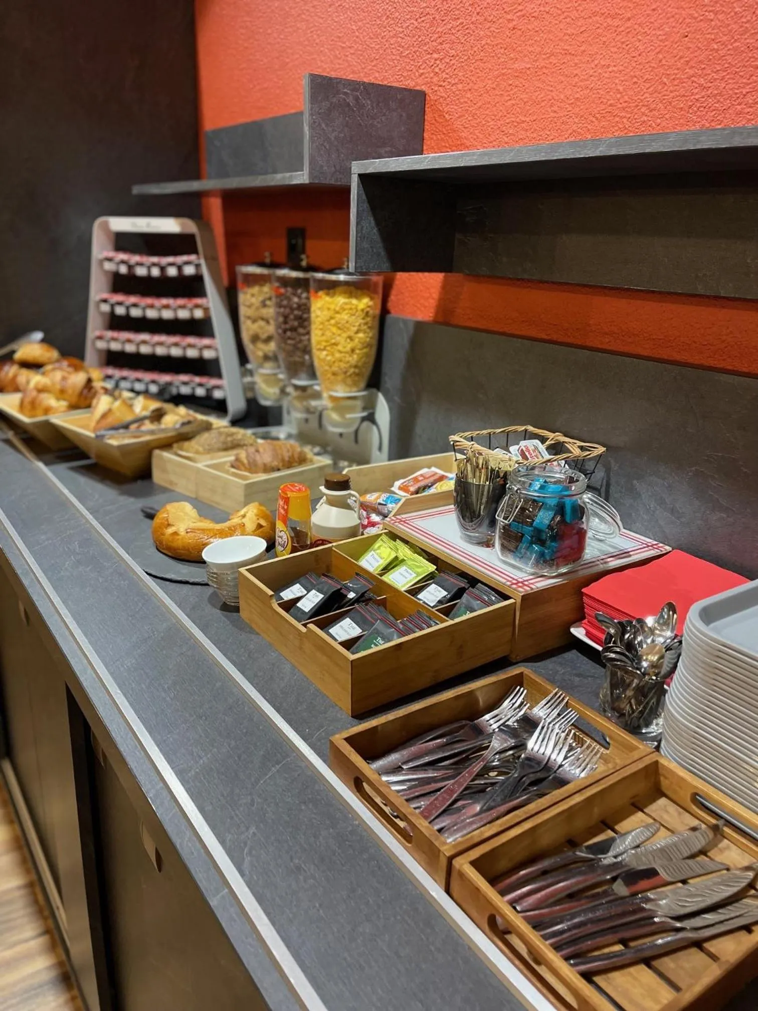 Breakfast in Hotel The Originals Romans-sur-Isère Le Clos des Tanneurs