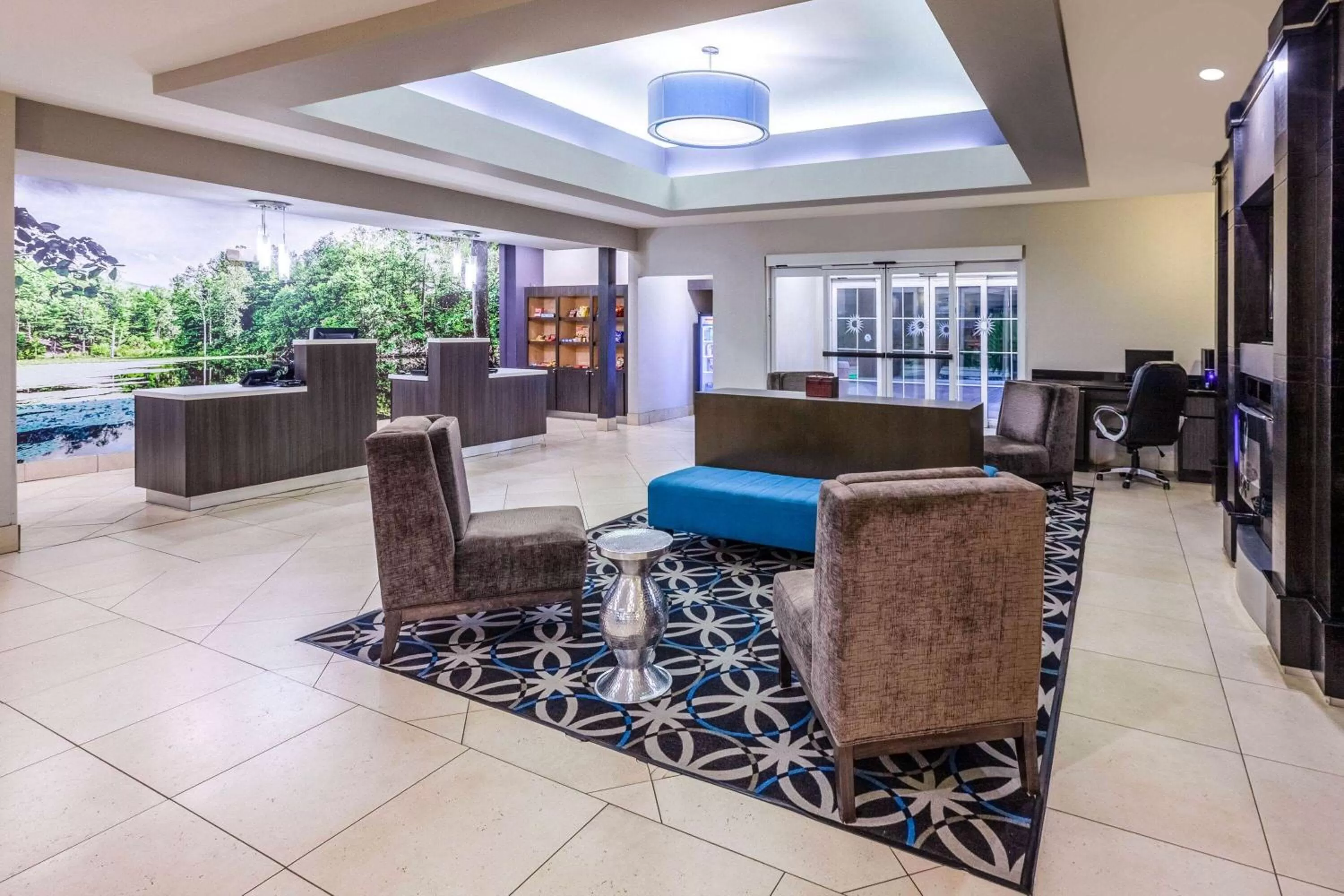 Lobby or reception in La Quinta by Wyndham Lumberton