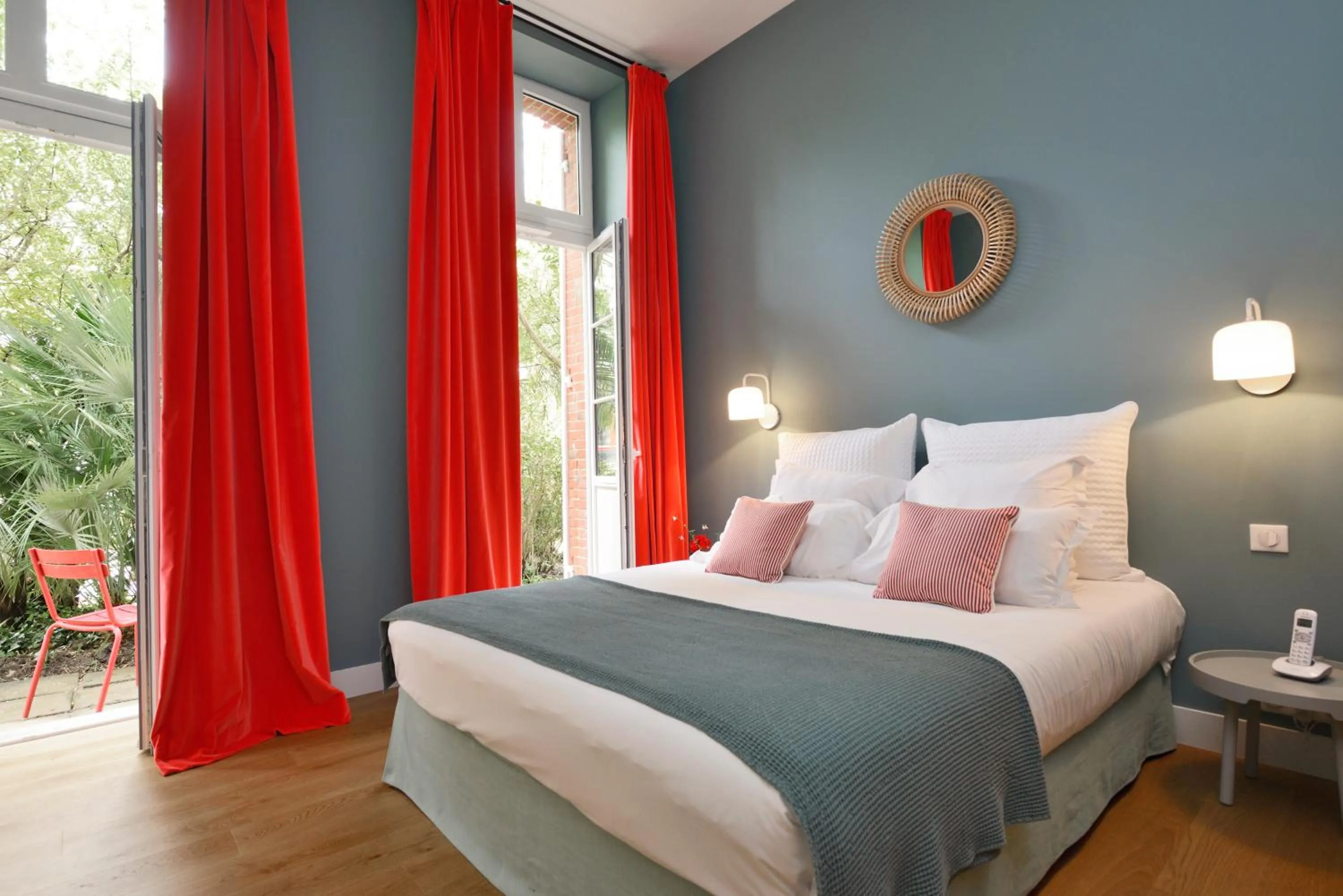 Bed in Hôtel Le Saint Christophe