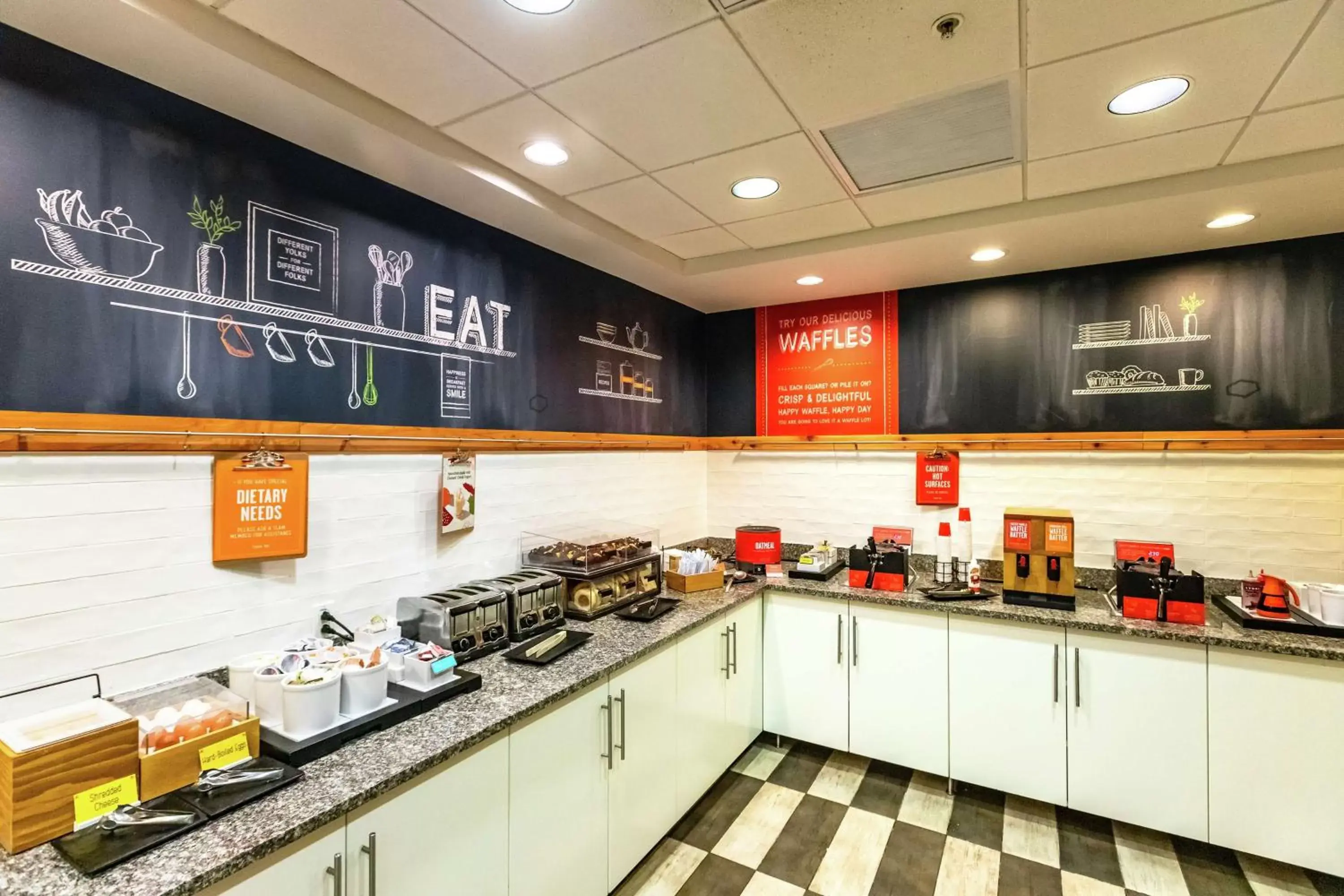 Breakfast, Kitchen/Kitchenette in Hampton Inn & Suites Sarasota / Bradenton - Airport