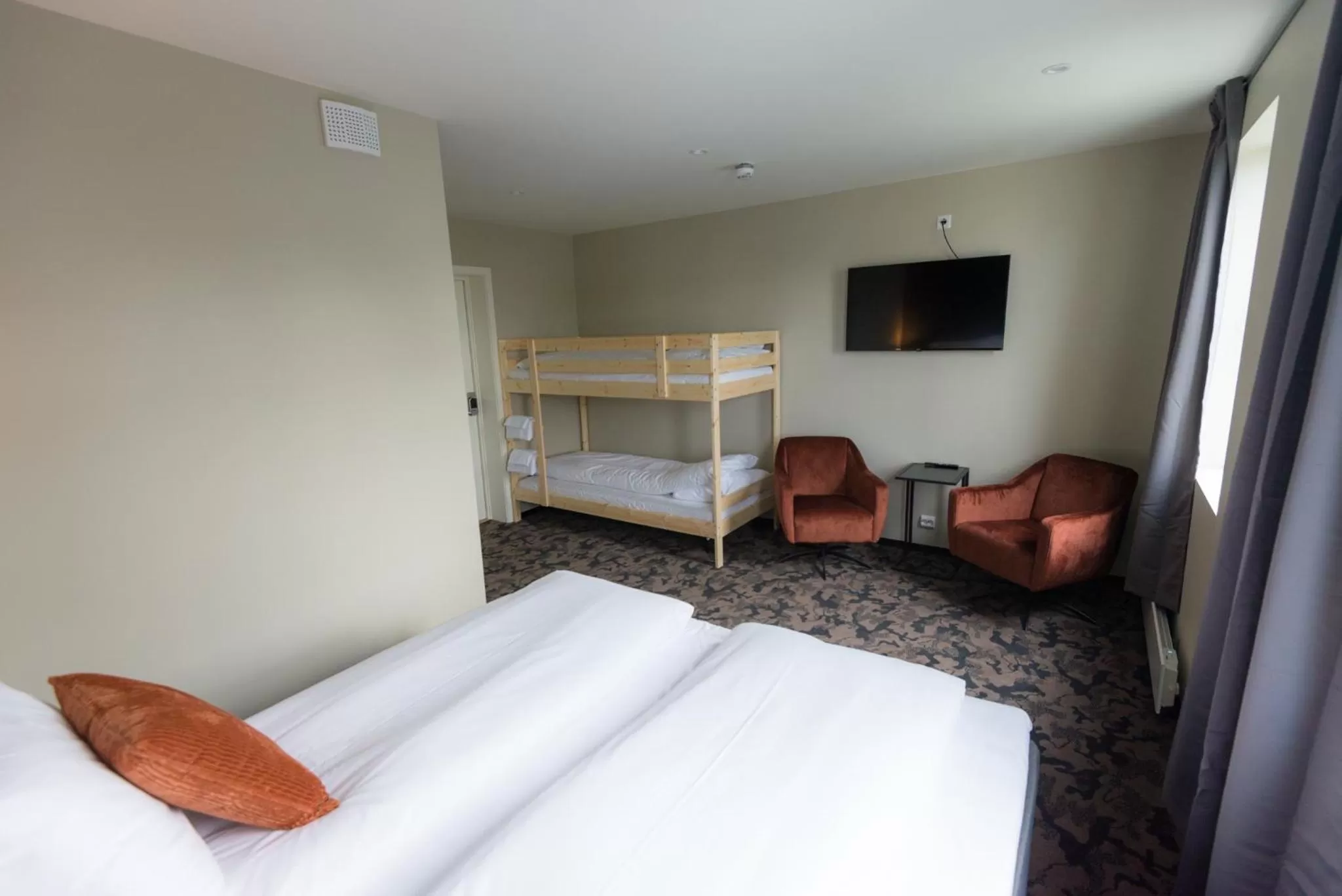 Seating area, Bed in Sandnessjøen Overnatting