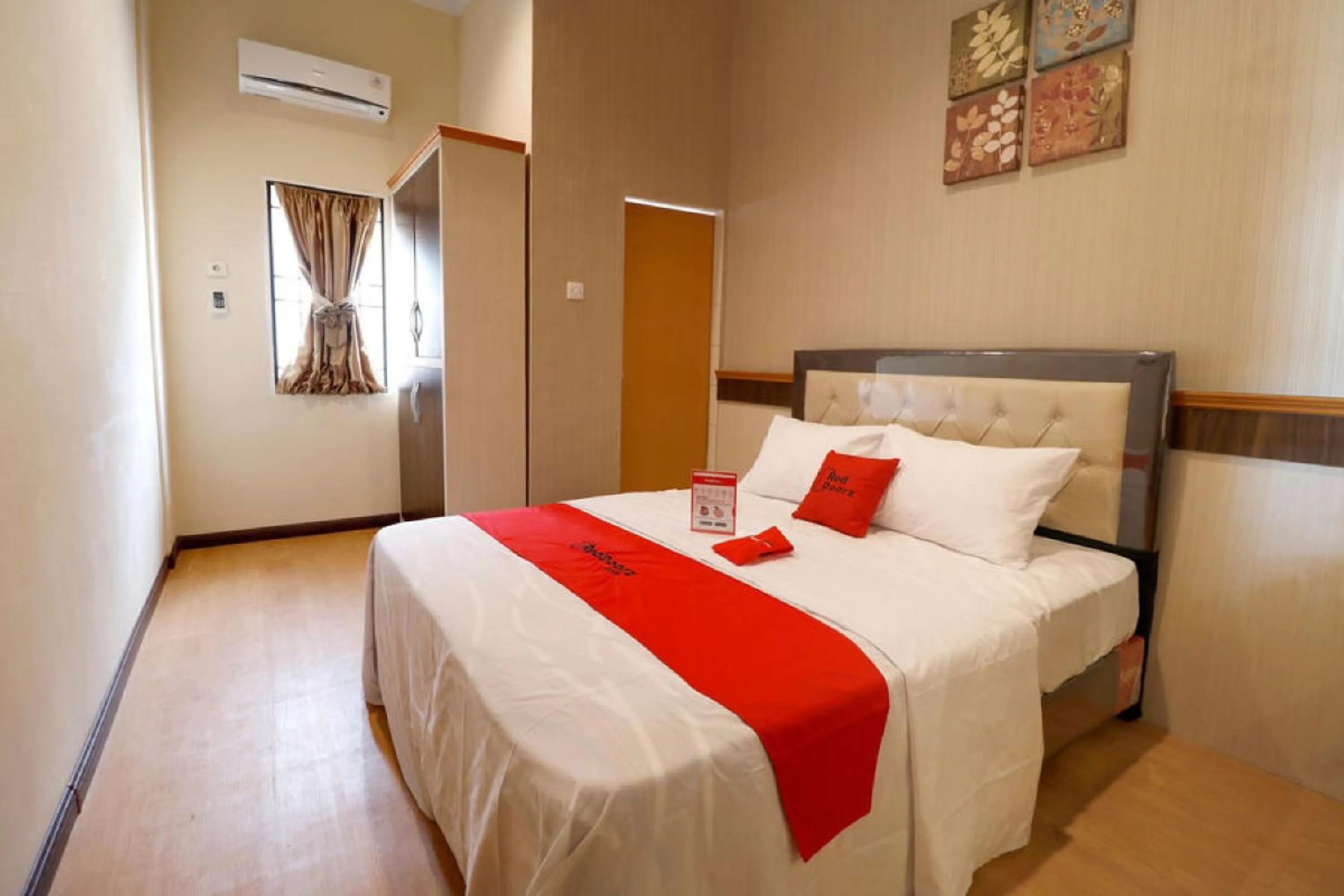 Bed in RedDoorz Plus near Universitas Sumatera Utara