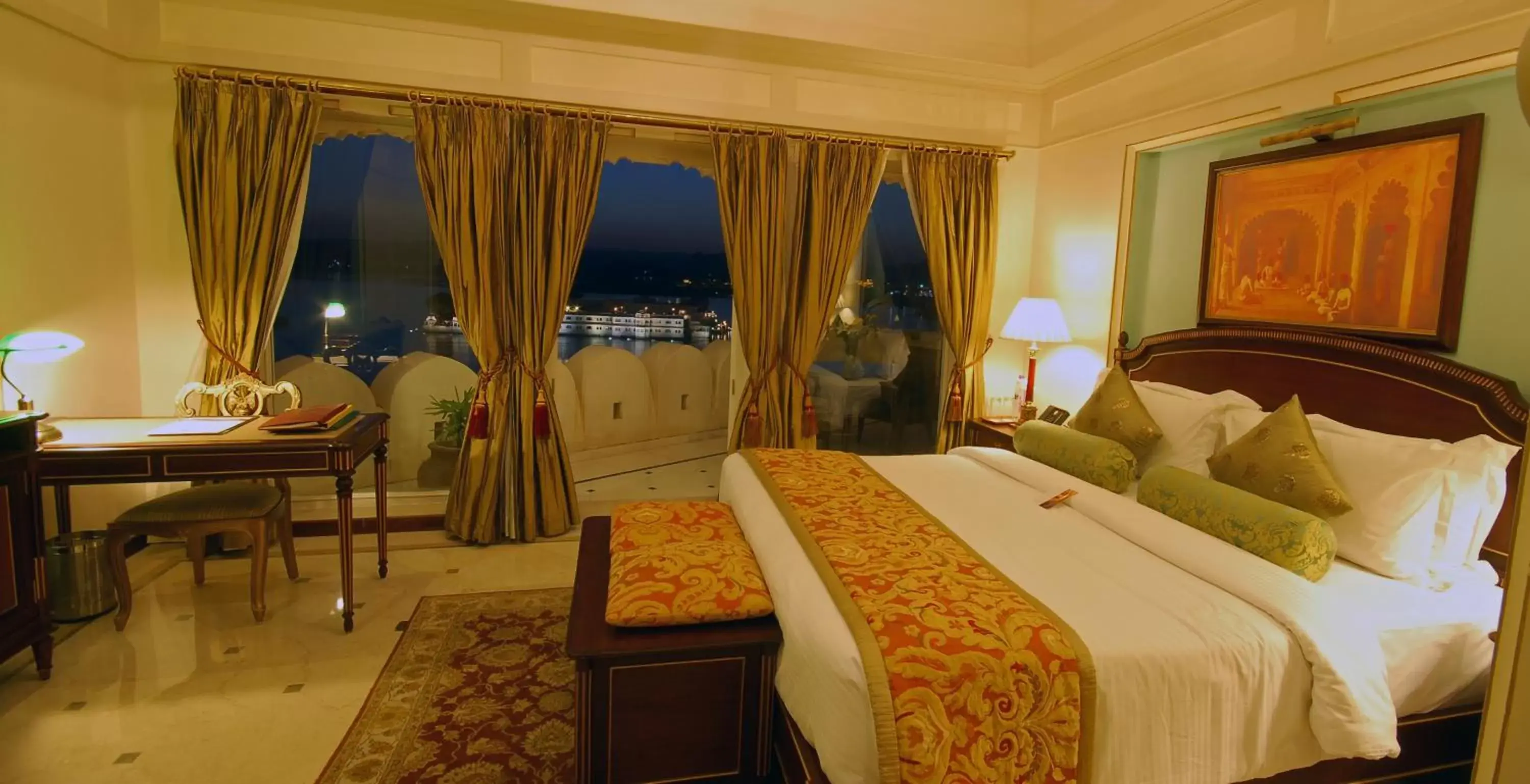 Photo of the whole room, Bed in Taj Fateh Prakash Palace Udaipur