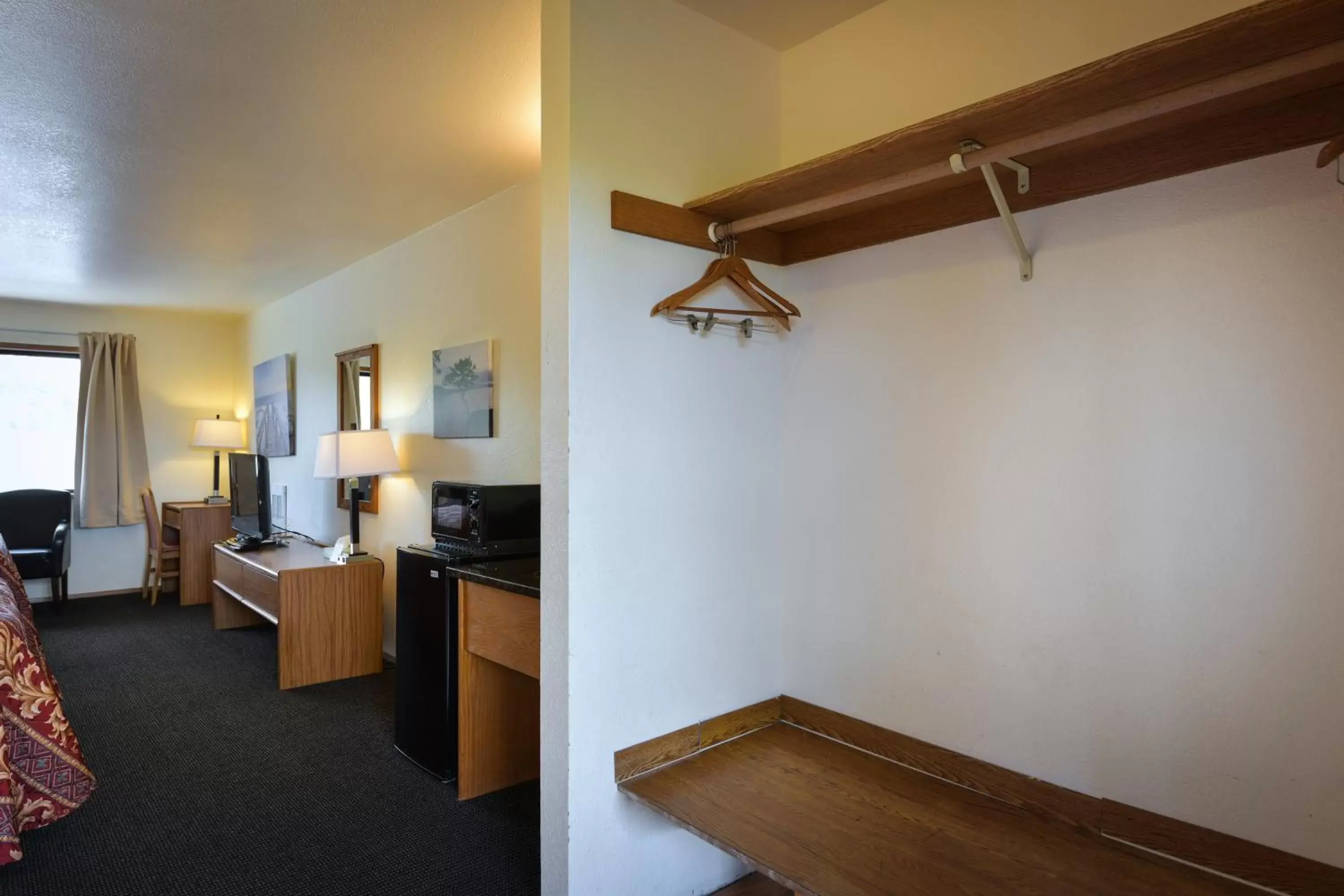 Kitchen/Kitchenette in Cap Sante Inn