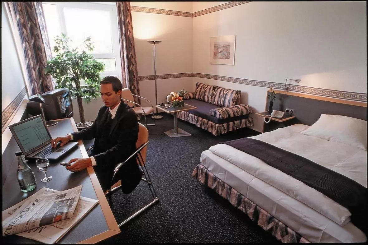 People, Bed in AMBER ECONTEL