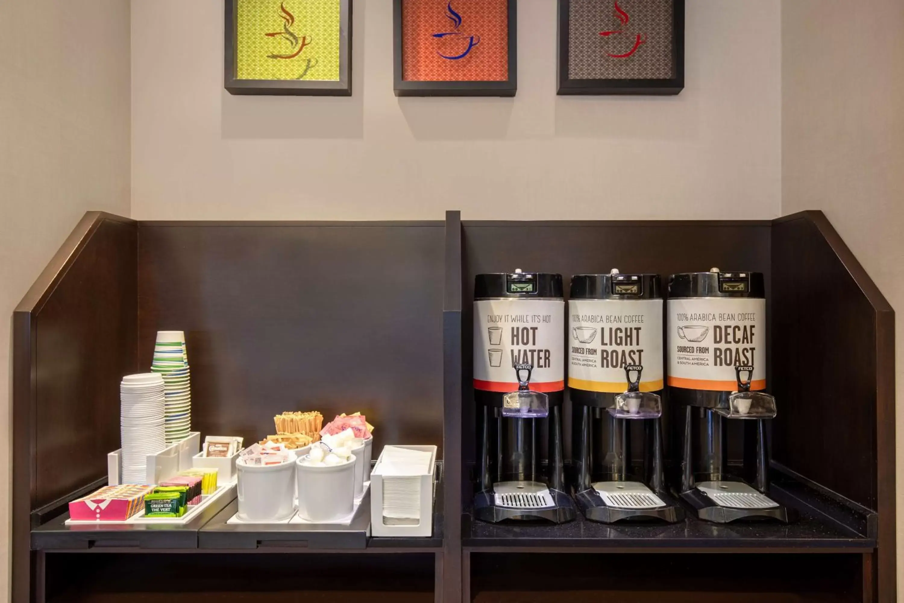 Dining area in Hampton Inn by Hilton Toronto Airport Corporate Centre